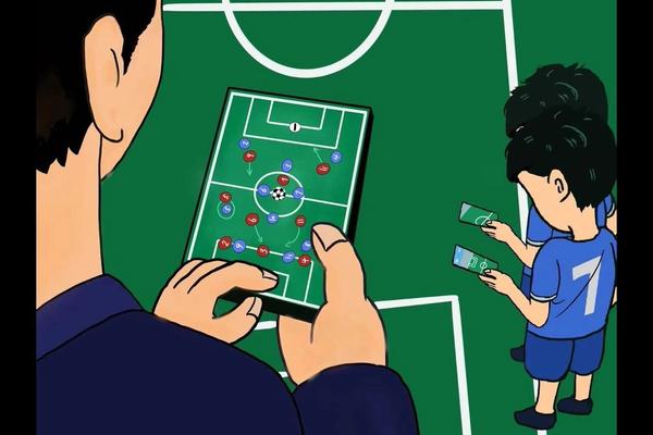 Collaborative XRTactics: A Formative Study on Tactical Communication in Outdoor Team Sports