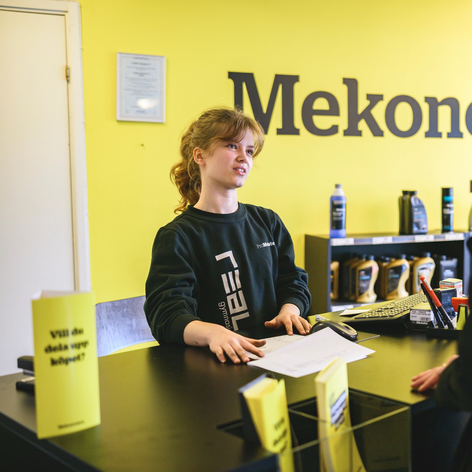 Elev jobbar på Mekonomen