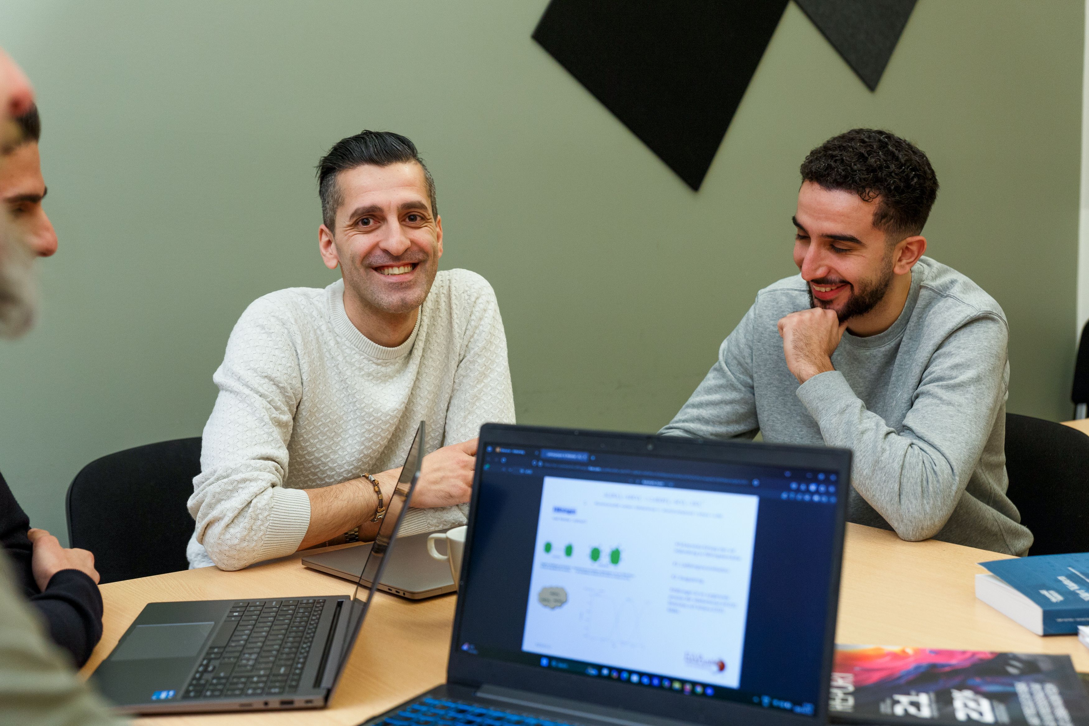 Elever på vuxenutbildning jobbar tillsammans med datorer​​​​‌﻿‍﻿​‍​‍‌‍﻿﻿‌﻿​‍‌‍‍‌‌‍‌﻿‌‍‍‌‌‍﻿‍​‍​‍​﻿‍‍​‍​‍‌﻿​﻿‌‍​‌‌‍﻿‍‌‍‍‌‌﻿‌​‌﻿‍‌​‍﻿‍‌‍‍‌‌‍﻿﻿​‍​‍​‍﻿​​‍​‍‌‍‍​‌﻿​‍‌‍‌‌‌‍‌‍​‍​‍​﻿‍‍​‍​‍​‍﻿﻿‌﻿​﻿‌﻿‌​‌﻿‌‌‌‍‌​‌‍‍‌‌‍﻿﻿​‍﻿﻿‌‍‍‌‌‍﻿‍‌﻿‌​‌‍‌‌‌‍﻿‍‌﻿‌​​‍﻿﻿‌‍‌‌‌‍‌​‌‍‍‌‌﻿‌​​‍﻿﻿‌‍﻿‌‌‍﻿﻿‌‍‌​‌‍‌‌​﻿﻿‌‌﻿​​‌﻿​‍‌‍‌‌‌﻿​﻿‌‍‌‌‌‍﻿‍‌﻿‌​‌‍​‌‌﻿‌​‌‍‍‌‌‍﻿﻿‌‍﻿‍​﻿‍﻿‌‍‍‌‌‍‌​​﻿﻿‌‌‍​﻿‌‍‌‍‌‍​‌‌‍‌​‌‍‌‍‌‍‌​​﻿​​​﻿‌﻿​‍﻿‌​﻿‍​​﻿​‍​﻿‌﻿‌‍​‌​‍﻿‌​﻿‌​​﻿​﻿​﻿‌‍​﻿‌​​‍﻿‌‌‍​‌​﻿‍​‌‍​‍‌‍‌‍​‍﻿‌​﻿‌​​﻿‌‌‌‍​‌‌‍​‍​﻿‌﻿​﻿​​​﻿‌﻿​﻿​​​﻿‌‌​﻿​​​﻿​‍​﻿‌‌​﻿‍﻿‌﻿‌​‌﻿‍‌‌﻿​​‌‍‌‌​﻿﻿‌‌‍​‌‌﻿​‍‌﻿‌​‌‍‍‌‌‍​﻿‌‍﻿​‌‍‌‌‌‌​​‌‍​‌‌‍‌﻿‌‍‌‌​﻿‍﻿‌﻿​​‌‍​‌‌﻿‌​‌‍‍​​﻿﻿‌‌﻿​​‌‍​‌‌‍‌﻿‌‍‌‌‌​​‍‌﻿‌‌‌‍‍‌‌‍﻿​‌‍‌​‌‍‌‌‌﻿​‍​‍‌‌​﻿‌‌‌​​‍‌‌﻿﻿‌‍‍﻿‌‍‌‌‌﻿‍‌​‍‌‌​﻿​﻿‌​‌​​‍‌‌​﻿​﻿‌​‌​​‍‌‌​﻿​‍​﻿​‍​﻿‌﻿‌‍​‍​﻿​‍​﻿​‍​﻿​‌‌‍​﻿​﻿‌‌‌‍​﻿​﻿‍​​﻿‌﻿​﻿‌‍​﻿‌​​‍‌‌​﻿​‍​﻿​‍​‍‌‌​﻿‌‌‌​‌​​‍﻿‍‌‍​﻿‌‍​‌‌﻿​‍‌‍‌​‌﻿​﻿​‍‌‌​﻿‌‌‌​​‍‌‌﻿﻿‌‍‍﻿‌‍‌‌‌﻿‍‌​‍‌‌​﻿​﻿‌​‌​​‍‌‌​﻿​﻿‌​‌​​‍‌‌​﻿​‍​﻿​‍​﻿‌​‌‍​‌​﻿​‍​﻿‌‌‌‍‌‍​﻿‍‌​﻿‌﻿‌‍​‌‌‍​﻿​﻿​‌‌‍‌‌​﻿‌‌​‍‌‌​﻿​‍​﻿​‍​‍‌‌​﻿‌‌‌​‌​​‍﻿‍‌‍‍‌‌‍﻿‌‌‍​‌‌‍‌﻿‌‍‌‌​‍﻿‍‌‍​‌‌‍﻿​‌﻿‌​​﻿﻿﻿‌‍​‍‌‍​‌‌﻿​﻿‌‍‌‌‌‌‌‌‌﻿​‍‌‍﻿​​﻿﻿‌​‍‌‌​﻿​‍‌​‌‍‌﻿​﻿‌﻿‌​‌﻿‌‌‌‍‌​‌‍‍‌‌‍﻿﻿​‍‌‍‌‍‍‌‌‍‌​​﻿﻿‌‌‍​﻿‌‍‌‍‌‍​‌‌‍‌​‌‍‌‍‌‍‌​​﻿​​​﻿‌﻿​‍﻿‌​﻿‍​​﻿​‍​﻿‌﻿‌‍​‌​‍﻿‌​﻿‌​​﻿​﻿​﻿‌‍​﻿‌​​‍﻿‌‌‍​‌​﻿‍​‌‍​‍‌‍‌‍​‍﻿‌​﻿‌​​﻿‌‌‌‍​‌‌‍​‍​﻿‌﻿​﻿​​​﻿‌﻿​﻿​​​﻿‌‌​﻿​​​﻿​‍​﻿‌‌​‍‌‍‌﻿‌​‌﻿‍‌‌﻿​​‌‍‌‌​﻿﻿‌‌‍​‌‌﻿​‍‌﻿‌​‌‍‍‌‌‍​﻿‌‍﻿​‌‍‌‌‌‌​​‌‍​‌‌‍‌﻿‌‍‌‌​‍‌‍‌﻿​​‌‍​‌‌﻿‌​‌‍‍​​﻿﻿‌‌﻿​​‌‍​‌‌‍‌﻿‌‍‌‌‌​​‍‌﻿‌‌‌‍‍‌‌‍﻿​‌‍‌​‌‍‌‌‌﻿​‍​‍‌‌​﻿‌‌‌​​‍‌‌﻿﻿‌‍‍﻿‌‍‌‌‌﻿‍‌​‍‌‌​﻿​﻿‌​‌​​‍‌‌​﻿​﻿‌​‌​​‍‌‌​﻿​‍​﻿​‍​﻿‌﻿‌‍​‍​﻿​‍​﻿​‍​﻿​‌‌‍​﻿​﻿‌‌‌‍​﻿​﻿‍​​﻿‌﻿​﻿‌‍​﻿‌​​‍‌‌​﻿​‍​﻿​‍​‍‌‌​﻿‌‌‌​‌​​‍﻿‍‌‍​﻿‌‍​‌‌﻿​‍‌‍‌​‌﻿​﻿​‍‌‌​﻿‌‌‌​​‍‌‌﻿﻿‌‍‍﻿‌‍‌‌‌﻿‍‌​‍‌‌​﻿​﻿‌​‌​​‍‌‌​﻿​﻿‌​‌​​‍‌‌​﻿​‍​﻿​‍​﻿‌​‌‍​‌​﻿​‍​﻿‌‌‌‍‌‍​﻿‍‌​﻿‌﻿‌‍​‌‌‍​﻿​﻿​‌‌‍‌‌​﻿‌‌​‍‌‌​﻿​‍​﻿​‍​‍‌‌​﻿‌‌‌​‌​​‍﻿‍‌‍‍‌‌‍﻿‌‌‍​‌‌‍‌﻿‌‍‌‌​‍﻿‍‌‍​‌‌‍﻿​‌﻿‌​​‍‌‍‌﻿​​‌‍‌‌‌﻿​‍‌﻿​﻿‌﻿​​‌‍‌‌‌‍​﻿‌﻿‌​‌‍‍‌‌﻿‌‍‌‍‌‌​﻿﻿‌‌﻿​​‌﻿‌‌‌‍​‍‌‍﻿​‌‍‍‌‌﻿​﻿‌‍‍​‌‍‌‌‌‍‌​​‍​‍‌﻿﻿‌