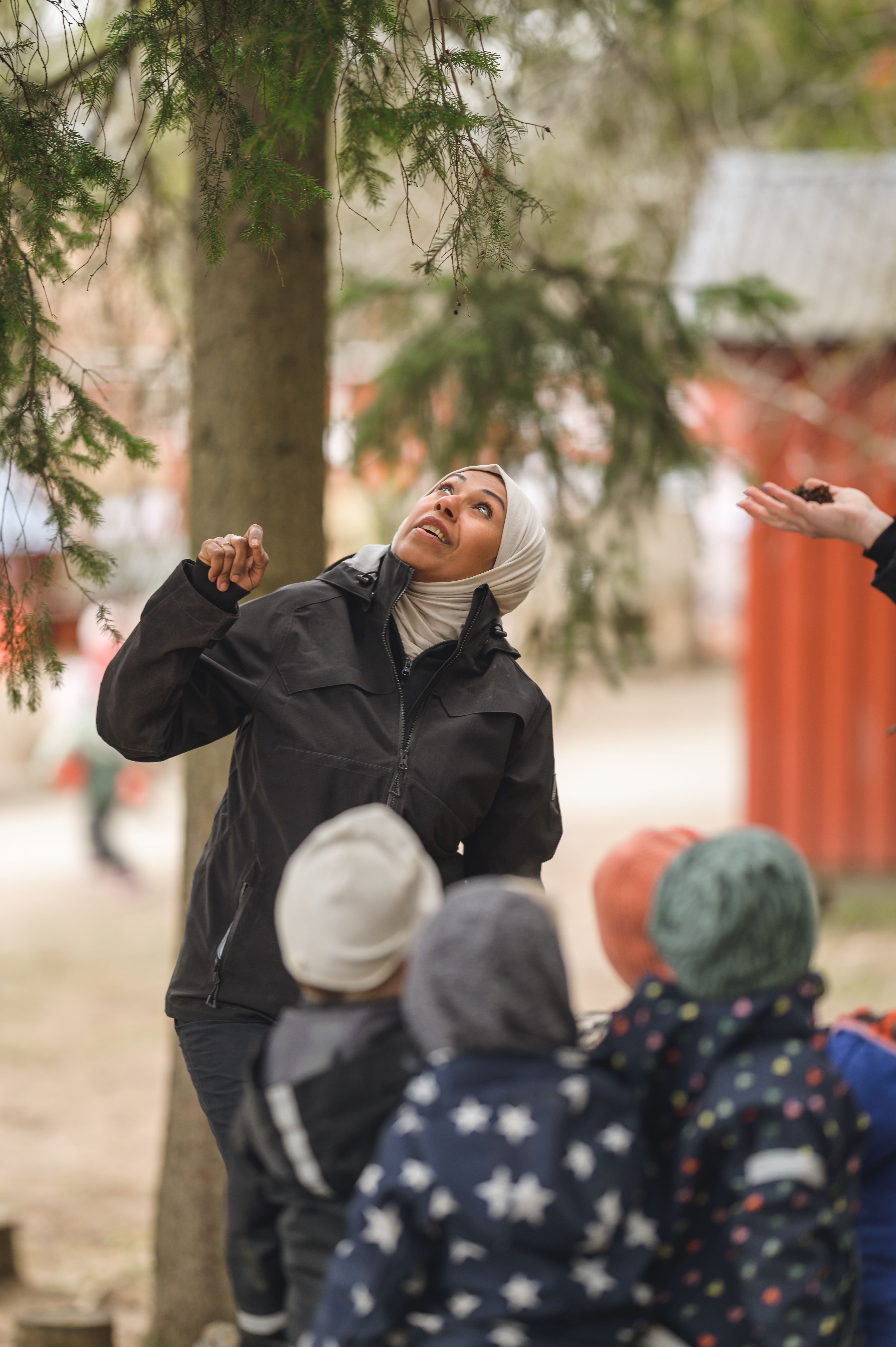 Pedagog och förskolebarn tittar på träd utomhus​​​​‌﻿‍﻿​‍​‍‌‍﻿﻿‌﻿​‍‌‍‍‌‌‍‌﻿‌‍‍‌‌‍﻿‍​‍​‍​﻿‍‍​‍​‍‌﻿​﻿‌‍​‌‌‍﻿‍‌‍‍‌‌﻿‌​‌﻿‍‌​‍﻿‍‌‍‍‌‌‍﻿﻿​‍​‍​‍﻿​​‍​‍‌‍‍​‌﻿​‍‌‍‌‌‌‍‌‍​‍​‍​﻿‍‍​‍​‍​‍﻿﻿‌﻿​﻿‌﻿‌​‌﻿‌‌‌‍‌​‌‍‍‌‌‍﻿﻿​‍﻿﻿‌‍‍‌‌‍﻿‍‌﻿‌​‌‍‌‌‌‍﻿‍‌﻿‌​​‍﻿﻿‌‍‌‌‌‍‌​‌‍‍‌‌﻿‌​​‍﻿﻿‌‍﻿‌‌‍﻿﻿‌‍‌​‌‍‌‌​﻿﻿‌‌﻿​​‌﻿​‍‌‍‌‌‌﻿​﻿‌‍‌‌‌‍﻿‍‌﻿‌​‌‍​‌‌﻿‌​‌‍‍‌‌‍﻿﻿‌‍﻿‍​﻿‍﻿‌‍‍‌‌‍‌​​﻿﻿‌‌‍​﻿‌‍​‍​﻿​﻿‌‍‌​‌‍‌‌‌‍​‍‌‍‌‍​﻿​‍​‍﻿‌‌‍‌‌‌‍​‍​﻿‌​​﻿​​​‍﻿‌​﻿‌​​﻿‍​​﻿‌​‌‍‌‌​‍﻿‌‌‍​‌​﻿‌﻿‌‍​‍‌‍​﻿​‍﻿‌‌‍‌​​﻿‌‍​﻿​‌‌‍​‌​﻿​﻿‌‍‌‍‌‍‌‌‌‍‌‍​﻿‌‍‌‍‌‍‌‍​﻿‌‍‌​​﻿‍﻿‌﻿‌​‌﻿‍‌‌﻿​​‌‍‌‌​﻿﻿‌‌‍​‌‌﻿​‍‌﻿‌​‌‍‍‌‌‍​﻿‌‍﻿​‌‍‌‌‌‌​​‌‍​‌‌‍‌﻿‌‍‌‌​﻿‍﻿‌﻿​​‌‍​‌‌﻿‌​‌‍‍​​﻿﻿‌‌﻿​​‌‍​‌‌‍‌﻿‌‍‌‌‌​​‍‌﻿‌‌‌‍‍‌‌‍﻿​‌‍‌​‌‍‌‌‌﻿​‍​‍‌‌​﻿‌‌‌​​‍‌‌﻿﻿‌‍‍﻿‌‍‌‌‌﻿‍‌​‍‌‌​﻿​﻿‌​‌​​‍‌‌​﻿​﻿‌​‌​​‍‌‌​﻿​‍​﻿​‍‌‍​‍​﻿‌‍​﻿‌​‌‍‌​​﻿‌﻿​﻿​﻿​﻿​‍​﻿‍‌​﻿‌​‌‍‌‍‌‍​﻿​﻿‌‍​‍‌‌​﻿​‍​﻿​‍​‍‌‌​﻿‌‌‌​‌​​‍﻿‍‌‍‍‌‌‍﻿‌‌‍​‌‌‍‌﻿‌‍‌‌​‍﻿‍‌‍​‌‌‍﻿​‌﻿‌​​﻿﻿﻿‌‍​‍‌‍​‌‌﻿​﻿‌‍‌‌‌‌‌‌‌﻿​‍‌‍﻿​​﻿﻿‌​‍‌‌​﻿​‍‌​‌‍‌﻿​﻿‌﻿‌​‌﻿‌‌‌‍‌​‌‍‍‌‌‍﻿﻿​‍‌‍‌‍‍‌‌‍‌​​﻿﻿‌‌‍​﻿‌‍​‍​﻿​﻿‌‍‌​‌‍‌‌‌‍​‍‌‍‌‍​﻿​‍​‍﻿‌‌‍‌‌‌‍​‍​﻿‌​​﻿​​​‍﻿‌​﻿‌​​﻿‍​​﻿‌​‌‍‌‌​‍﻿‌‌‍​‌​﻿‌﻿‌‍​‍‌‍​﻿​‍﻿‌‌‍‌​​﻿‌‍​﻿​‌‌‍​‌​﻿​﻿‌‍‌‍‌‍‌‌‌‍‌‍​﻿‌‍‌‍‌‍‌‍​﻿‌‍‌​​‍‌‍‌﻿‌​‌﻿‍‌‌﻿​​‌‍‌‌​﻿﻿‌‌‍​‌‌﻿​‍‌﻿‌​‌‍‍‌‌‍​﻿‌‍﻿​‌‍‌‌‌‌​​‌‍​‌‌‍‌﻿‌‍‌‌​‍‌‍‌﻿​​‌‍​‌‌﻿‌​‌‍‍​​﻿﻿‌‌﻿​​‌‍​‌‌‍‌﻿‌‍‌‌‌​​‍‌﻿‌‌‌‍‍‌‌‍﻿​‌‍‌​‌‍‌‌‌﻿​‍​‍‌‌​﻿‌‌‌​​‍‌‌﻿﻿‌‍‍﻿‌‍‌‌‌﻿‍‌​‍‌‌​﻿​﻿‌​‌​​‍‌‌​﻿​﻿‌​‌​​‍‌‌​﻿​‍​﻿​‍‌‍​‍​﻿‌‍​﻿‌​‌‍‌​​﻿‌﻿​﻿​﻿​﻿​‍​﻿‍‌​﻿‌​‌‍‌‍‌‍​﻿​﻿‌‍​‍‌‌​﻿​‍​﻿​‍​‍‌‌​﻿‌‌‌​‌​​‍﻿‍‌‍‍‌‌‍﻿‌‌‍​‌‌‍‌﻿‌‍‌‌​‍﻿‍‌‍​‌‌‍﻿​‌﻿‌​​‍‌‍‌﻿​​‌‍‌‌‌﻿​‍‌﻿​﻿‌﻿​​‌‍‌‌‌‍​﻿‌﻿‌​‌‍‍‌‌﻿‌‍‌‍‌‌​﻿﻿‌‌﻿​​‌﻿‌‌‌‍​‍‌‍﻿​‌‍‍‌‌﻿​﻿‌‍‍​‌‍‌‌‌‍‌​​‍​‍‌﻿﻿‌