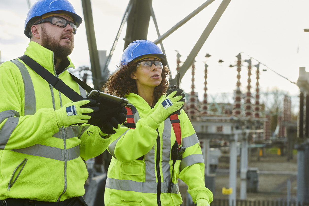 Två personer i varselkläder och hjälmar​​​​‌﻿‍﻿​‍​‍‌‍﻿﻿‌﻿​‍‌‍‍‌‌‍‌﻿‌‍‍‌‌‍﻿‍​‍​‍​﻿‍‍​‍​‍‌﻿​﻿‌‍​‌‌‍﻿‍‌‍‍‌‌﻿‌​‌﻿‍‌​‍﻿‍‌‍‍‌‌‍﻿﻿​‍​‍​‍﻿​​‍​‍‌‍‍​‌﻿​‍‌‍‌‌‌‍‌‍​‍​‍​﻿‍‍​‍​‍​‍﻿﻿‌﻿​﻿‌﻿‌​‌﻿‌‌‌‍‌​‌‍‍‌‌‍﻿﻿​‍﻿﻿‌‍‍‌‌‍﻿‍‌﻿‌​‌‍‌‌‌‍﻿‍‌﻿‌​​‍﻿﻿‌‍‌‌‌‍‌​‌‍‍‌‌﻿‌​​‍﻿﻿‌‍﻿‌‌‍﻿﻿‌‍‌​‌‍‌‌​﻿﻿‌‌﻿​​‌﻿​‍‌‍‌‌‌﻿​﻿‌‍‌‌‌‍﻿‍‌﻿‌​‌‍​‌‌﻿‌​‌‍‍‌‌‍﻿﻿‌‍﻿‍​﻿‍﻿‌‍‍‌‌‍‌​​﻿﻿‌‌‍​﻿​﻿‌‍​﻿‌‍​﻿​​‌‍​‌‌‍​﻿​﻿​‌‌‍‌‌​‍﻿‌​﻿​﻿‌‍‌​​﻿‍‌‌‍​‍​‍﻿‌​﻿‌​​﻿‌‍​﻿‍‌‌‍‌‌​‍﻿‌‌‍​‍​﻿‌​‌‍‌‍​﻿‍​​‍﻿‌​﻿‌​​﻿‌‍​﻿​﻿​﻿​﻿​﻿‌﻿​﻿​﻿‌‍​‌​﻿‍‌​﻿‌‌​﻿​‍‌‍​﻿​﻿‍​​﻿‍﻿‌﻿‌​‌﻿‍‌‌﻿​​‌‍‌‌​﻿﻿‌‌‍​‌‌﻿​‍‌﻿‌​‌‍‍‌‌‍​﻿‌‍﻿​‌‍‌‌‌‌​​‌‍​‌‌‍‌﻿‌‍‌‌​﻿‍﻿‌﻿​​‌‍​‌‌﻿‌​‌‍‍​​﻿﻿‌‌﻿​​‌‍​‌‌‍‌﻿‌‍‌‌‌​​‍‌﻿‌‌‌‍‍‌‌‍﻿​‌‍‌​‌‍‌‌‌﻿​‍​‍‌‌​﻿‌‌‌​​‍‌‌﻿﻿‌‍‍﻿‌‍‌‌‌﻿‍‌​‍‌‌​﻿​﻿‌​‌​​‍‌‌​﻿​﻿‌​‌​​‍‌‌​﻿​‍​﻿​‍‌‍‌‍‌‍​‌‌‍​‌​﻿​​‌‍‌​​﻿​﻿‌‍‌‍‌‍‌​​﻿‌​​﻿‌‌‌‍‌​‌‍‌​​‍‌‌​﻿​‍​﻿​‍​‍‌‌​﻿‌‌‌​‌​​‍﻿‍‌‍​﻿‌‍​‌‌﻿​‍‌‍‌​‌﻿​﻿​‍‌‌​﻿‌‌‌​​‍‌‌﻿﻿‌‍‍﻿‌‍‌‌‌﻿‍‌​‍‌‌​﻿​﻿‌​‌​​‍‌‌​﻿​﻿‌​‌​​‍‌‌​﻿​‍​﻿​‍‌‍‌​‌‍‌‌​﻿​‍​﻿​‍​﻿​‍​﻿​‌​﻿‌‌‌‍​﻿‌‍​‌​﻿‌‍​﻿​​​﻿‌﻿​‍‌‌​﻿​‍​﻿​‍​‍‌‌​﻿‌‌‌​‌​​‍﻿‍‌‍‍‌‌‍﻿‌‌‍​‌‌‍‌﻿‌‍‌‌​‍﻿‍‌‍​‌‌‍﻿​‌﻿‌​​﻿﻿﻿‌‍​‍‌‍​‌‌﻿​﻿‌‍‌‌‌‌‌‌‌﻿​‍‌‍﻿​​﻿﻿‌​‍‌‌​﻿​‍‌​‌‍‌﻿​﻿‌﻿‌​‌﻿‌‌‌‍‌​‌‍‍‌‌‍﻿﻿​‍‌‍‌‍‍‌‌‍‌​​﻿﻿‌‌‍​﻿​﻿‌‍​﻿‌‍​﻿​​‌‍​‌‌‍​﻿​﻿​‌‌‍‌‌​‍﻿‌​﻿​﻿‌‍‌​​﻿‍‌‌‍​‍​‍﻿‌​﻿‌​​﻿‌‍​﻿‍‌‌‍‌‌​‍﻿‌‌‍​‍​﻿‌​‌‍‌‍​﻿‍​​‍﻿‌​﻿‌​​﻿‌‍​﻿​﻿​﻿​﻿​﻿‌﻿​﻿​﻿‌‍​‌​﻿‍‌​﻿‌‌​﻿​‍‌‍​﻿​﻿‍​​‍‌‍‌﻿‌​‌﻿‍‌‌﻿​​‌‍‌‌​﻿﻿‌‌‍​‌‌﻿​‍‌﻿‌​‌‍‍‌‌‍​﻿‌‍﻿​‌‍‌‌‌‌​​‌‍​‌‌‍‌﻿‌‍‌‌​‍‌‍‌﻿​​‌‍​‌‌﻿‌​‌‍‍​​﻿﻿‌‌﻿​​‌‍​‌‌‍‌﻿‌‍‌‌‌​​‍‌﻿‌‌‌‍‍‌‌‍﻿​‌‍‌​‌‍‌‌‌﻿​‍​‍‌‌​﻿‌‌‌​​‍‌‌﻿﻿‌‍‍﻿‌‍‌‌‌﻿‍‌​‍‌‌​﻿​﻿‌​‌​​‍‌‌​﻿​﻿‌​‌​​‍‌‌​﻿​‍​﻿​‍‌‍‌‍‌‍​‌‌‍​‌​﻿​​‌‍‌​​﻿​﻿‌‍‌‍‌‍‌​​﻿‌​​﻿‌‌‌‍‌​‌‍‌​​‍‌‌​﻿​‍​﻿​‍​‍‌‌​﻿‌‌‌​‌​​‍﻿‍‌‍​﻿‌‍​‌‌﻿​‍‌‍‌​‌﻿​﻿​‍‌‌​﻿‌‌‌​​‍‌‌﻿﻿‌‍‍﻿‌‍‌‌‌﻿‍‌​‍‌‌​﻿​﻿‌​‌​​‍‌‌​﻿​﻿‌​‌​​‍‌‌​﻿​‍​﻿​‍‌‍‌​‌‍‌‌​﻿​‍​﻿​‍​﻿​‍​﻿​‌​﻿‌‌‌‍​﻿‌‍​‌​﻿‌‍​﻿​​​﻿‌﻿​‍‌‌​﻿​‍​﻿​‍​‍‌‌​﻿‌‌‌​‌​​‍﻿‍‌‍‍‌‌‍﻿‌‌‍​‌‌‍‌﻿‌‍‌‌​‍﻿‍‌‍​‌‌‍﻿​‌﻿‌​​‍‌‍‌﻿​​‌‍‌‌‌﻿​‍‌﻿​﻿‌﻿​​‌‍‌‌‌‍​﻿‌﻿‌​‌‍‍‌‌﻿‌‍‌‍‌‌​﻿﻿‌‌﻿​​‌﻿‌‌‌‍​‍‌‍﻿​‌‍‍‌‌﻿​﻿‌‍‍​‌‍‌‌‌‍‌​​‍​‍‌﻿﻿‌