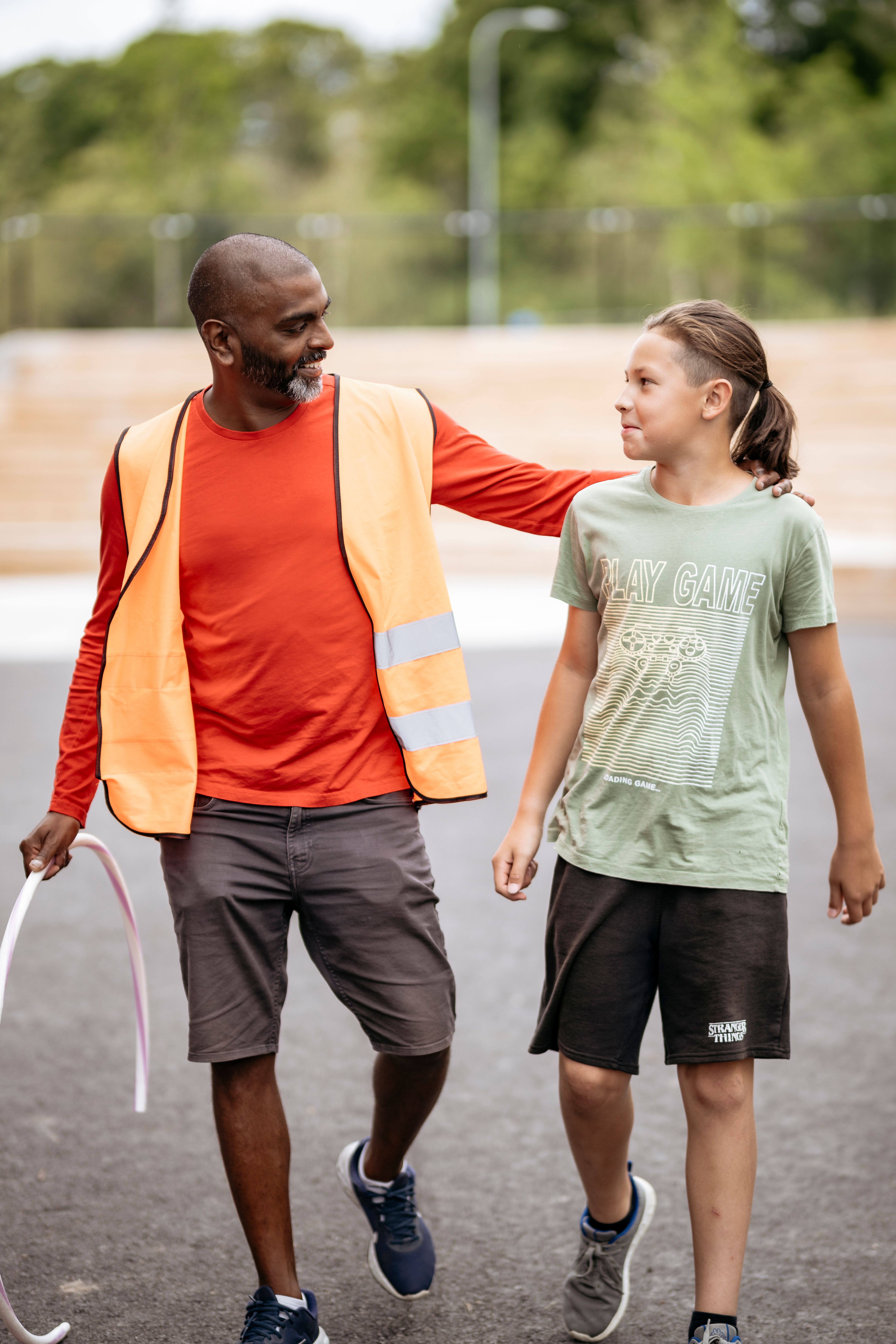 Medarbetare med elev på skolgård​​​​‌﻿‍﻿​‍​‍‌‍﻿﻿‌﻿​‍‌‍‍‌‌‍‌﻿‌‍‍‌‌‍﻿‍​‍​‍​﻿‍‍​‍​‍‌﻿​﻿‌‍​‌‌‍﻿‍‌‍‍‌‌﻿‌​‌﻿‍‌​‍﻿‍‌‍‍‌‌‍﻿﻿​‍​‍​‍﻿​​‍​‍‌‍‍​‌﻿​‍‌‍‌‌‌‍‌‍​‍​‍​﻿‍‍​‍​‍​‍﻿﻿‌﻿​﻿‌﻿‌​‌﻿‌‌‌‍‌​‌‍‍‌‌‍﻿﻿​‍﻿﻿‌‍‍‌‌‍﻿‍‌﻿‌​‌‍‌‌‌‍﻿‍‌﻿‌​​‍﻿﻿‌‍‌‌‌‍‌​‌‍‍‌‌﻿‌​​‍﻿﻿‌‍﻿‌‌‍﻿﻿‌‍‌​‌‍‌‌​﻿﻿‌‌﻿​​‌﻿​‍‌‍‌‌‌﻿​﻿‌‍‌‌‌‍﻿‍‌﻿‌​‌‍​‌‌﻿‌​‌‍‍‌‌‍﻿﻿‌‍﻿‍​﻿‍﻿‌‍‍‌‌‍‌​​﻿﻿‌​﻿‌‍‌‍‌‌​﻿‍‌‌‍​‌‌‍​‍‌‍‌‍​﻿​‌‌‍​﻿​‍﻿‌​﻿‌‌​﻿‌​​﻿‍​‌‍​﻿​‍﻿‌​﻿‌​​﻿​‌​﻿‌﻿​﻿‌‍​‍﻿‌‌‍​‌​﻿‍‌​﻿​‍‌‍‌​​‍﻿‌​﻿‌​​﻿​﻿‌‍​‍​﻿‌​​﻿‍‌‌‍‌​​﻿​‍​﻿‌‍​﻿‌‍‌‍‌‍‌‍‌​​﻿​‌​﻿‍﻿‌﻿‌​‌﻿‍‌‌﻿​​‌‍‌‌​﻿﻿‌‌‍​‌‌﻿​‍‌﻿‌​‌‍‍‌‌‍​﻿‌‍﻿​‌‍‌‌‌‌​​‌‍​‌‌‍‌﻿‌‍‌‌​﻿‍﻿‌﻿​​‌‍​‌‌﻿‌​‌‍‍​​﻿﻿‌‌﻿​​‌‍​‌‌‍‌﻿‌‍‌‌‌​​‍‌﻿‌‌‌‍‍‌‌‍﻿​‌‍‌​‌‍‌‌‌﻿​‍​‍‌‌​﻿‌‌‌​​‍‌‌﻿﻿‌‍‍﻿‌‍‌‌‌﻿‍‌​‍‌‌​﻿​﻿‌​‌​​‍‌‌​﻿​﻿‌​‌​​‍‌‌​﻿​‍​﻿​‍‌‍‌​​﻿‌﻿‌‍​‌​﻿‍‌​﻿​‍‌‍​‍‌‍​‌​﻿‌‍‌‍​﻿‌‍​﻿​﻿​​​﻿‌﻿​‍‌‌​﻿​‍​﻿​‍​‍‌‌​﻿‌‌‌​‌​​‍﻿‍‌‍‍‌‌‍﻿‌‌‍​‌‌‍‌﻿‌‍‌‌​‍﻿‍‌‍​‌‌‍﻿​‌﻿‌​​﻿﻿﻿‌‍​‍‌‍​‌‌﻿​﻿‌‍‌‌‌‌‌‌‌﻿​‍‌‍﻿​​﻿﻿‌​‍‌‌​﻿​‍‌​‌‍‌﻿​﻿‌﻿‌​‌﻿‌‌‌‍‌​‌‍‍‌‌‍﻿﻿​‍‌‍‌‍‍‌‌‍‌​​﻿﻿‌​﻿‌‍‌‍‌‌​﻿‍‌‌‍​‌‌‍​‍‌‍‌‍​﻿​‌‌‍​﻿​‍﻿‌​﻿‌‌​﻿‌​​﻿‍​‌‍​﻿​‍﻿‌​﻿‌​​﻿​‌​﻿‌﻿​﻿‌‍​‍﻿‌‌‍​‌​﻿‍‌​﻿​‍‌‍‌​​‍﻿‌​﻿‌​​﻿​﻿‌‍​‍​﻿‌​​﻿‍‌‌‍‌​​﻿​‍​﻿‌‍​﻿‌‍‌‍‌‍‌‍‌​​﻿​‌​‍‌‍‌﻿‌​‌﻿‍‌‌﻿​​‌‍‌‌​﻿﻿‌‌‍​‌‌﻿​‍‌﻿‌​‌‍‍‌‌‍​﻿‌‍﻿​‌‍‌‌‌‌​​‌‍​‌‌‍‌﻿‌‍‌‌​‍‌‍‌﻿​​‌‍​‌‌﻿‌​‌‍‍​​﻿﻿‌‌﻿​​‌‍​‌‌‍‌﻿‌‍‌‌‌​​‍‌﻿‌‌‌‍‍‌‌‍﻿​‌‍‌​‌‍‌‌‌﻿​‍​‍‌‌​﻿‌‌‌​​‍‌‌﻿﻿‌‍‍﻿‌‍‌‌‌﻿‍‌​‍‌‌​﻿​﻿‌​‌​​‍‌‌​﻿​﻿‌​‌​​‍‌‌​﻿​‍​﻿​‍‌‍‌​​﻿‌﻿‌‍​‌​﻿‍‌​﻿​‍‌‍​‍‌‍​‌​﻿‌‍‌‍​﻿‌‍​﻿​﻿​​​﻿‌﻿​‍‌‌​﻿​‍​﻿​‍​‍‌‌​﻿‌‌‌​‌​​‍﻿‍‌‍‍‌‌‍﻿‌‌‍​‌‌‍‌﻿‌‍‌‌​‍﻿‍‌‍​‌‌‍﻿​‌﻿‌​​‍‌‍‌﻿​​‌‍‌‌‌﻿​‍‌﻿​﻿‌﻿​​‌‍‌‌‌‍​﻿‌﻿‌​‌‍‍‌‌﻿‌‍‌‍‌‌​﻿﻿‌‌﻿​​‌﻿‌‌‌‍​‍‌‍﻿​‌‍‍‌‌﻿​﻿‌‍‍​‌‍‌‌‌‍‌​​‍​‍‌﻿﻿‌