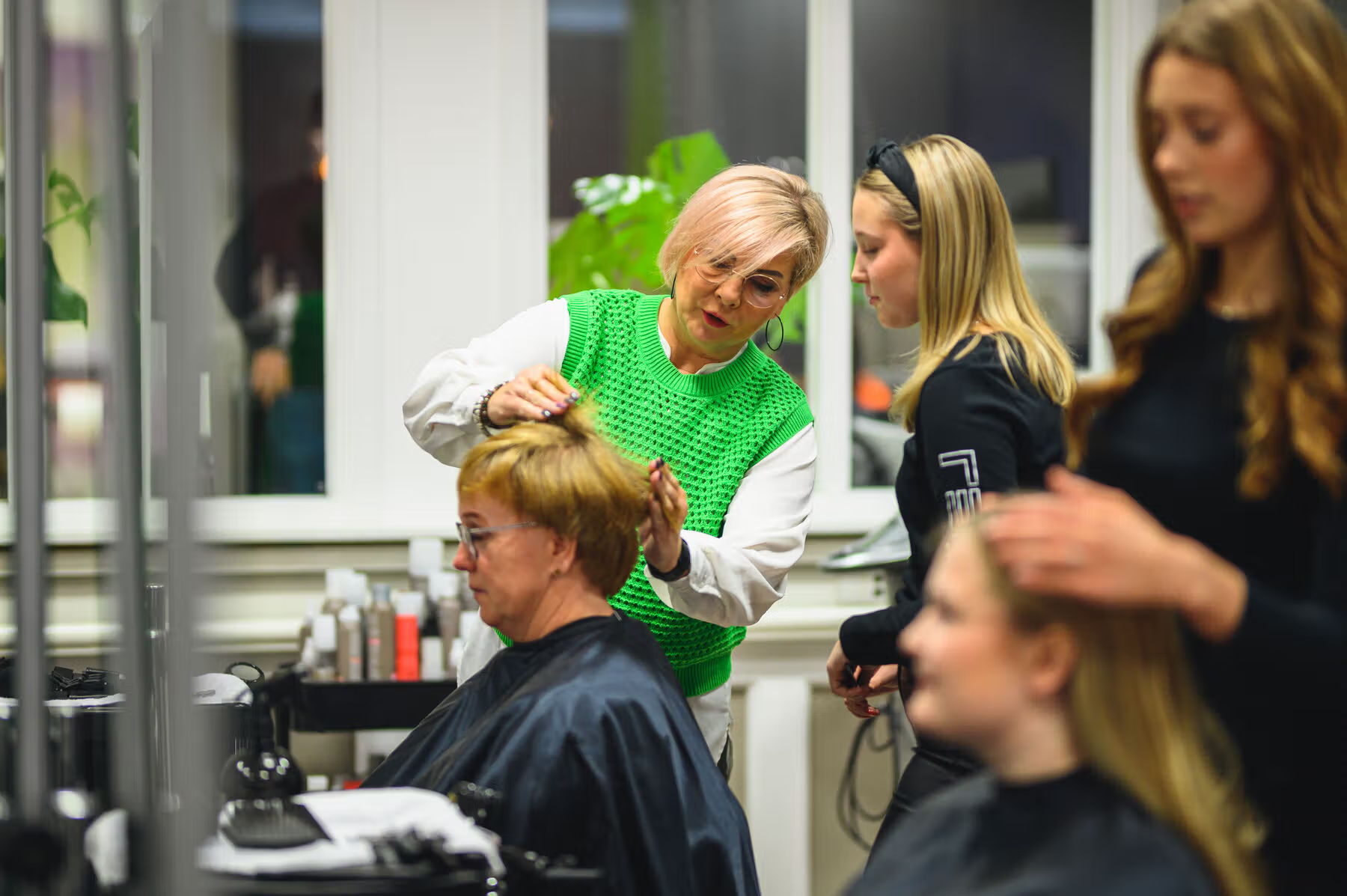 pedagog visar håruppsättning för elev​​​​‌﻿‍﻿​‍​‍‌‍﻿﻿‌﻿​‍‌‍‍‌‌‍‌﻿‌‍‍‌‌‍﻿‍​‍​‍​﻿‍‍​‍​‍‌﻿​﻿‌‍​‌‌‍﻿‍‌‍‍‌‌﻿‌​‌﻿‍‌​‍﻿‍‌‍‍‌‌‍﻿﻿​‍​‍​‍﻿​​‍​‍‌‍‍​‌﻿​‍‌‍‌‌‌‍‌‍​‍​‍​﻿‍‍​‍​‍​‍﻿﻿‌﻿​﻿‌﻿‌​‌﻿‌‌‌‍‌​‌‍‍‌‌‍﻿﻿​‍﻿﻿‌‍‍‌‌‍﻿‍‌﻿‌​‌‍‌‌‌‍﻿‍‌﻿‌​​‍﻿﻿‌‍‌‌‌‍‌​‌‍‍‌‌﻿‌​​‍﻿﻿‌‍﻿‌‌‍﻿﻿‌‍‌​‌‍‌‌​﻿﻿‌‌﻿​​‌﻿​‍‌‍‌‌‌﻿​﻿‌‍‌‌‌‍﻿‍‌﻿‌​‌‍​‌‌﻿‌​‌‍‍‌‌‍﻿﻿‌‍﻿‍​﻿‍﻿‌‍‍‌‌‍‌​​﻿﻿‌‌‍​﻿​﻿‌​​﻿‌﻿​﻿‍​​﻿​﻿‌‍​﻿​﻿​​​﻿‌​​‍﻿‌​﻿‍​​﻿‌​​﻿‌​‌‍‌​​‍﻿‌​﻿‌​​﻿‌﻿​﻿‌​​﻿‌‍​‍﻿‌‌‍​‍​﻿​‍​﻿‌﻿​﻿​‍​‍﻿‌​﻿‍​‌‍‌‍​﻿​﻿‌‍‌​​﻿​​​﻿‍​‌‍‌​‌‍‌‌​﻿‌‌​﻿‍‌‌‍​‍‌‍‌​​﻿‍﻿‌﻿‌​‌﻿‍‌‌﻿​​‌‍‌‌​﻿﻿‌‌‍​‌‌﻿​‍‌﻿‌​‌‍‍‌‌‍​﻿‌‍﻿​‌‍‌‌‌‌​​‌‍​‌‌‍‌﻿‌‍‌‌​﻿‍﻿‌﻿​​‌‍​‌‌﻿‌​‌‍‍​​﻿﻿‌‌﻿​​‌‍​‌‌‍‌﻿‌‍‌‌‌​​‍‌﻿‌‌‌‍‍‌‌‍﻿​‌‍‌​‌‍‌‌‌﻿​‍​‍‌‌​﻿‌‌‌​​‍‌‌﻿﻿‌‍‍﻿‌‍‌‌‌﻿‍‌​‍‌‌​﻿​﻿‌​‌​​‍‌‌​﻿​﻿‌​‌​​‍‌‌​﻿​‍​﻿​‍‌‍​‌‌‍‌​‌‍‌‌​﻿‌‍​﻿​﻿​﻿‍‌​﻿‍​‌‍​‌‌‍​﻿‌‍​﻿‌‍‌‍​﻿‌‌​‍‌‌​﻿​‍​﻿​‍​‍‌‌​﻿‌‌‌​‌​​‍﻿‍‌‍​﻿‌‍​‌‌﻿​‍‌‍‌​‌﻿​﻿​‍‌‌​﻿‌‌‌​​‍‌‌﻿﻿‌‍‍﻿‌‍‌‌‌﻿‍‌​‍‌‌​﻿​﻿‌​‌​​‍‌‌​﻿​﻿‌​‌​​‍‌‌​﻿​‍​﻿​‍‌‍​‍​﻿‌﻿​﻿‌‍​﻿​​​﻿‌‍​﻿​​‌‍​‍​﻿‍‌​﻿​‌​﻿‌﻿‌‍‌​‌‍‌​‌‍​‌​﻿‍​‌‍‌​​﻿​​‌‍​﻿​﻿‌​‌‍​‌​﻿‌‌​﻿‌﻿​﻿​​​﻿‌﻿​﻿‌‍‌‍​‍‌‍‌‌‌‍​﻿​﻿​​​﻿‌‌​﻿‍‌​﻿​​​﻿‌​​‍‌‌​﻿​‍​﻿​‍​‍‌‌​﻿‌‌‌​‌​​‍﻿‍‌‍‍‌‌‍﻿‌‌‍​‌‌‍‌﻿‌‍‌‌​‍﻿‍‌‍​‌‌‍﻿​‌﻿‌​​﻿﻿﻿‌‍​‍‌‍​‌‌﻿​﻿‌‍‌‌‌‌‌‌‌﻿​‍‌‍﻿​​﻿﻿‌​‍‌‌​﻿​‍‌​‌‍‌﻿​﻿‌﻿‌​‌﻿‌‌‌‍‌​‌‍‍‌‌‍﻿﻿​‍‌‍‌‍‍‌‌‍‌​​﻿﻿‌‌‍​﻿​﻿‌​​﻿‌﻿​﻿‍​​﻿​﻿‌‍​﻿​﻿​​​﻿‌​​‍﻿‌​﻿‍​​﻿‌​​﻿‌​‌‍‌​​‍﻿‌​﻿‌​​﻿‌﻿​﻿‌​​﻿‌‍​‍﻿‌‌‍​‍​﻿​‍​﻿‌﻿​﻿​‍​‍﻿‌​﻿‍​‌‍‌‍​﻿​﻿‌‍‌​​﻿​​​﻿‍​‌‍‌​‌‍‌‌​﻿‌‌​﻿‍‌‌‍​‍‌‍‌​​‍‌‍‌﻿‌​‌﻿‍‌‌﻿​​‌‍‌‌​﻿﻿‌‌‍​‌‌﻿​‍‌﻿‌​‌‍‍‌‌‍​﻿‌‍﻿​‌‍‌‌‌‌​​‌‍​‌‌‍‌﻿‌‍‌‌​‍‌‍‌﻿​​‌‍​‌‌﻿‌​‌‍‍​​﻿﻿‌‌﻿​​‌‍​‌‌‍‌﻿‌‍‌‌‌​​‍‌﻿‌‌‌‍‍‌‌‍﻿​‌‍‌​‌‍‌‌‌﻿​‍​‍‌‌​﻿‌‌‌​​‍‌‌﻿﻿‌‍‍﻿‌‍‌‌‌﻿‍‌​‍‌‌​﻿​﻿‌​‌​​‍‌‌​﻿​﻿‌​‌​​‍‌‌​﻿​‍​﻿​‍‌‍​‌‌‍‌​‌‍‌‌​﻿‌‍​﻿​﻿​﻿‍‌​﻿‍​‌‍​‌‌‍​﻿‌‍​﻿‌‍‌‍​﻿‌‌​‍‌‌​﻿​‍​﻿​‍​‍‌‌​﻿‌‌‌​‌​​‍﻿‍‌‍​﻿‌‍​‌‌﻿​‍‌‍‌​‌﻿​﻿​‍‌‌​﻿‌‌‌​​‍‌‌﻿﻿‌‍‍﻿‌‍‌‌‌﻿‍‌​‍‌‌​﻿​﻿‌​‌​​‍‌‌​﻿​﻿‌​‌​​‍‌‌​﻿​‍​﻿​‍‌‍​‍​﻿‌﻿​﻿‌‍​﻿​​​﻿‌‍​﻿​​‌‍​‍​﻿‍‌​﻿​‌​﻿‌﻿‌‍‌​‌‍‌​‌‍​‌​﻿‍​‌‍‌​​﻿​​‌‍​﻿​﻿‌​‌‍​‌​﻿‌‌​﻿‌﻿​﻿​​​﻿‌﻿​﻿‌‍‌‍​‍‌‍‌‌‌‍​﻿​﻿​​​﻿‌‌​﻿‍‌​﻿​​​﻿‌​​‍‌‌​﻿​‍​﻿​‍​‍‌‌​﻿‌‌‌​‌​​‍﻿‍‌‍‍‌‌‍﻿‌‌‍​‌‌‍‌﻿‌‍‌‌​‍﻿‍‌‍​‌‌‍﻿​‌﻿‌​​‍‌‍‌﻿​​‌‍‌‌‌﻿​‍‌﻿​﻿‌﻿​​‌‍‌‌‌‍​﻿‌﻿‌​‌‍‍‌‌﻿‌‍‌‍‌‌​﻿﻿‌‌﻿​​‌﻿‌‌‌‍​‍‌‍﻿​‌‍‍‌‌﻿​﻿‌‍‍​‌‍‌‌‌‍‌​​‍​‍‌﻿﻿‌