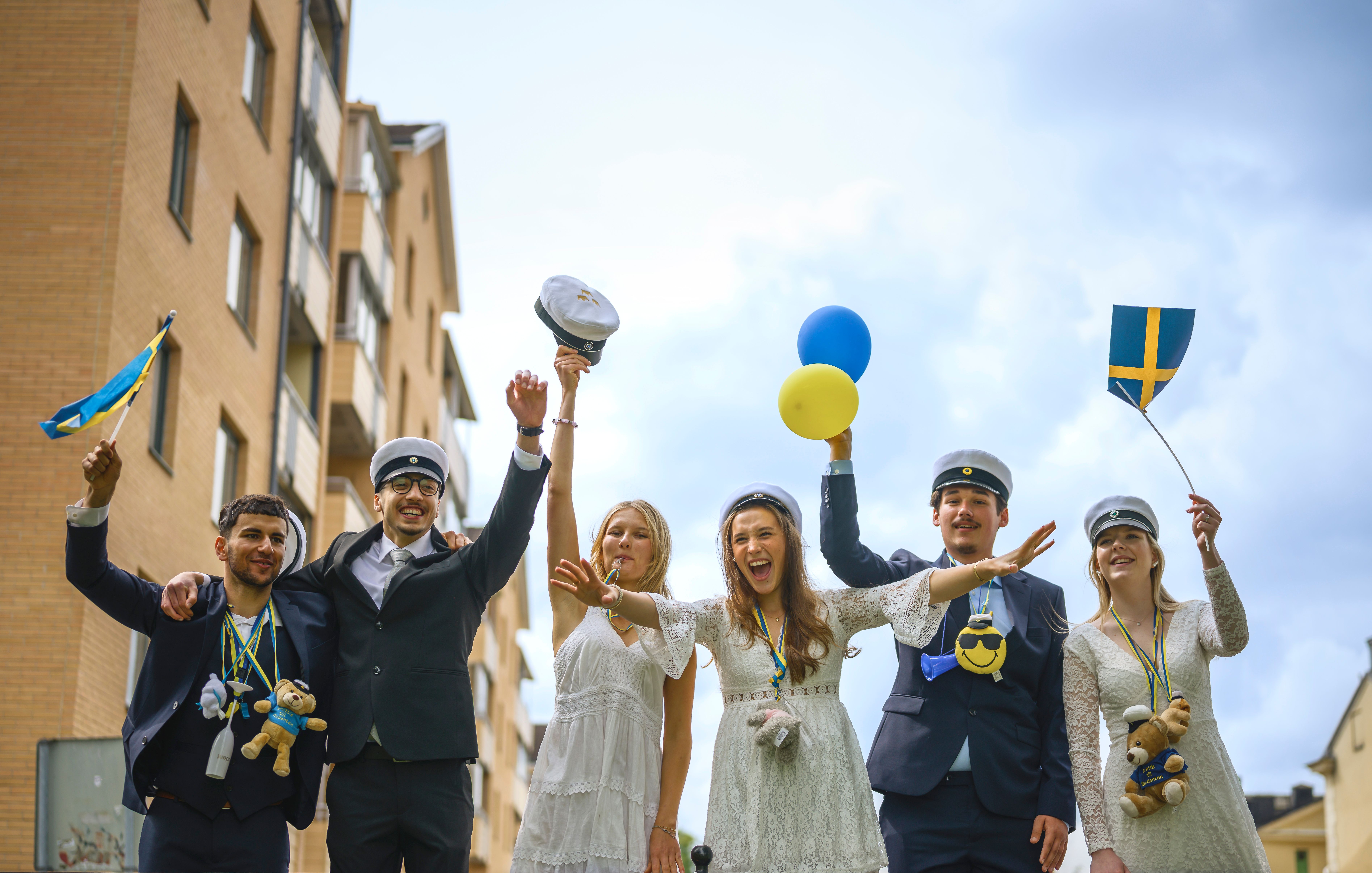 Glada studenter firar​​​​‌﻿‍﻿​‍​‍‌‍﻿﻿‌﻿​‍‌‍‍‌‌‍‌﻿‌‍‍‌‌‍﻿‍​‍​‍​﻿‍‍​‍​‍‌﻿​﻿‌‍​‌‌‍﻿‍‌‍‍‌‌﻿‌​‌﻿‍‌​‍﻿‍‌‍‍‌‌‍﻿﻿​‍​‍​‍﻿​​‍​‍‌‍‍​‌﻿​‍‌‍‌‌‌‍‌‍​‍​‍​﻿‍‍​‍​‍​‍﻿﻿‌﻿​﻿‌﻿‌​‌﻿‌‌‌‍‌​‌‍‍‌‌‍﻿﻿​‍﻿﻿‌‍‍‌‌‍﻿‍‌﻿‌​‌‍‌‌‌‍﻿‍‌﻿‌​​‍﻿﻿‌‍‌‌‌‍‌​‌‍‍‌‌﻿‌​​‍﻿﻿‌‍﻿‌‌‍﻿﻿‌‍‌​‌‍‌‌​﻿﻿‌‌﻿​​‌﻿​‍‌‍‌‌‌﻿​﻿‌‍‌‌‌‍﻿‍‌﻿‌​‌‍​‌‌﻿‌​‌‍‍‌‌‍﻿﻿‌‍﻿‍​﻿‍﻿‌‍‍‌‌‍‌​​﻿﻿‌‌‍​‌​﻿‌​​﻿​​‌‍​‍​﻿‌‍​﻿​‍‌‍​‌​﻿‍‌​‍﻿‌​﻿​‍‌‍​‌​﻿​‍‌‍​‍​‍﻿‌​﻿‌​​﻿​‍‌‍​﻿​﻿​‍​‍﻿‌‌‍​‍​﻿‌‌​﻿‌​‌‍‌‌​‍﻿‌​﻿‍​‌‍​‍‌‍​‍​﻿‌‍‌‍​﻿​﻿​‌​﻿‌‌‌‍​‍​﻿​​​﻿‌‌​﻿‌​‌‍‌‌​﻿‍﻿‌﻿‌​‌﻿‍‌‌﻿​​‌‍‌‌​﻿﻿‌‌‍​‌‌﻿​‍‌﻿‌​‌‍‍‌‌‍​﻿‌‍﻿​‌‍‌‌‌‌​​‌‍​‌‌‍‌﻿‌‍‌‌​﻿‍﻿‌﻿​​‌‍​‌‌﻿‌​‌‍‍​​﻿﻿‌‌﻿​​‌‍​‌‌‍‌﻿‌‍‌‌‌​​‍‌﻿‌‌‌‍‍‌‌‍﻿​‌‍‌​‌‍‌‌‌﻿​‍​‍‌‌​﻿‌‌‌​​‍‌‌﻿﻿‌‍‍﻿‌‍‌‌‌﻿‍‌​‍‌‌​﻿​﻿‌​‌​​‍‌‌​﻿​﻿‌​‌​​‍‌‌​﻿​‍​﻿​‍​﻿​‍​﻿​‌‌‍​‍​﻿‌﻿​﻿​​​﻿‍‌​﻿‌‍​﻿​﻿​﻿​﻿‌‍​‌‌‍‌‍​﻿‌‌​‍‌‌​﻿​‍​﻿​‍​‍‌‌​﻿‌‌‌​‌​​‍﻿‍‌‍​﻿‌‍​‌‌﻿​‍‌‍‌​‌﻿​﻿​‍‌‌​﻿‌‌‌​​‍‌‌﻿﻿‌‍‍﻿‌‍‌‌‌﻿‍‌​‍‌‌​﻿​﻿‌​‌​​‍‌‌​﻿​﻿‌​‌​​‍‌‌​﻿​‍​﻿​‍​﻿​﻿​﻿‌‌​﻿‍‌‌‍‌‌​﻿​‌‌‍‌‍‌‍‌‌​﻿‍​‌‍​‍​﻿​​​﻿​‍​﻿​‍​‍‌‌​﻿​‍​﻿​‍​‍‌‌​﻿‌‌‌​‌​​‍﻿‍‌‍‍‌‌‍﻿‌‌‍​‌‌‍‌﻿‌‍‌‌​‍﻿‍‌‍​‌‌‍﻿​‌﻿‌​​﻿﻿﻿‌‍​‍‌‍​‌‌﻿​﻿‌‍‌‌‌‌‌‌‌﻿​‍‌‍﻿​​﻿﻿‌​‍‌‌​﻿​‍‌​‌‍‌﻿​﻿‌﻿‌​‌﻿‌‌‌‍‌​‌‍‍‌‌‍﻿﻿​‍‌‍‌‍‍‌‌‍‌​​﻿﻿‌‌‍​‌​﻿‌​​﻿​​‌‍​‍​﻿‌‍​﻿​‍‌‍​‌​﻿‍‌​‍﻿‌​﻿​‍‌‍​‌​﻿​‍‌‍​‍​‍﻿‌​﻿‌​​﻿​‍‌‍​﻿​﻿​‍​‍﻿‌‌‍​‍​﻿‌‌​﻿‌​‌‍‌‌​‍﻿‌​﻿‍​‌‍​‍‌‍​‍​﻿‌‍‌‍​﻿​﻿​‌​﻿‌‌‌‍​‍​﻿​​​﻿‌‌​﻿‌​‌‍‌‌​‍‌‍‌﻿‌​‌﻿‍‌‌﻿​​‌‍‌‌​﻿﻿‌‌‍​‌‌﻿​‍‌﻿‌​‌‍‍‌‌‍​﻿‌‍﻿​‌‍‌‌‌‌​​‌‍​‌‌‍‌﻿‌‍‌‌​‍‌‍‌﻿​​‌‍​‌‌﻿‌​‌‍‍​​﻿﻿‌‌﻿​​‌‍​‌‌‍‌﻿‌‍‌‌‌​​‍‌﻿‌‌‌‍‍‌‌‍﻿​‌‍‌​‌‍‌‌‌﻿​‍​‍‌‌​﻿‌‌‌​​‍‌‌﻿﻿‌‍‍﻿‌‍‌‌‌﻿‍‌​‍‌‌​﻿​﻿‌​‌​​‍‌‌​﻿​﻿‌​‌​​‍‌‌​﻿​‍​﻿​‍​﻿​‍​﻿​‌‌‍​‍​﻿‌﻿​﻿​​​﻿‍‌​﻿‌‍​﻿​﻿​﻿​﻿‌‍​‌‌‍‌‍​﻿‌‌​‍‌‌​﻿​‍​﻿​‍​‍‌‌​﻿‌‌‌​‌​​‍﻿‍‌‍​﻿‌‍​‌‌﻿​‍‌‍‌​‌﻿​﻿​‍‌‌​﻿‌‌‌​​‍‌‌﻿﻿‌‍‍﻿‌‍‌‌‌﻿‍‌​‍‌‌​﻿​﻿‌​‌​​‍‌‌​﻿​﻿‌​‌​​‍‌‌​﻿​‍​﻿​‍​﻿​﻿​﻿‌‌​﻿‍‌‌‍‌‌​﻿​‌‌‍‌‍‌‍‌‌​﻿‍​‌‍​‍​﻿​​​﻿​‍​﻿​‍​‍‌‌​﻿​‍​﻿​‍​‍‌‌​﻿‌‌‌​‌​​‍﻿‍‌‍‍‌‌‍﻿‌‌‍​‌‌‍‌﻿‌‍‌‌​‍﻿‍‌‍​‌‌‍﻿​‌﻿‌​​‍‌‍‌﻿​​‌‍‌‌‌﻿​‍‌﻿​﻿‌﻿​​‌‍‌‌‌‍​﻿‌﻿‌​‌‍‍‌‌﻿‌‍‌‍‌‌​﻿﻿‌‌﻿​​‌﻿‌‌‌‍​‍‌‍﻿​‌‍‍‌‌﻿​﻿‌‍‍​‌‍‌‌‌‍‌​​‍​‍‌﻿﻿‌