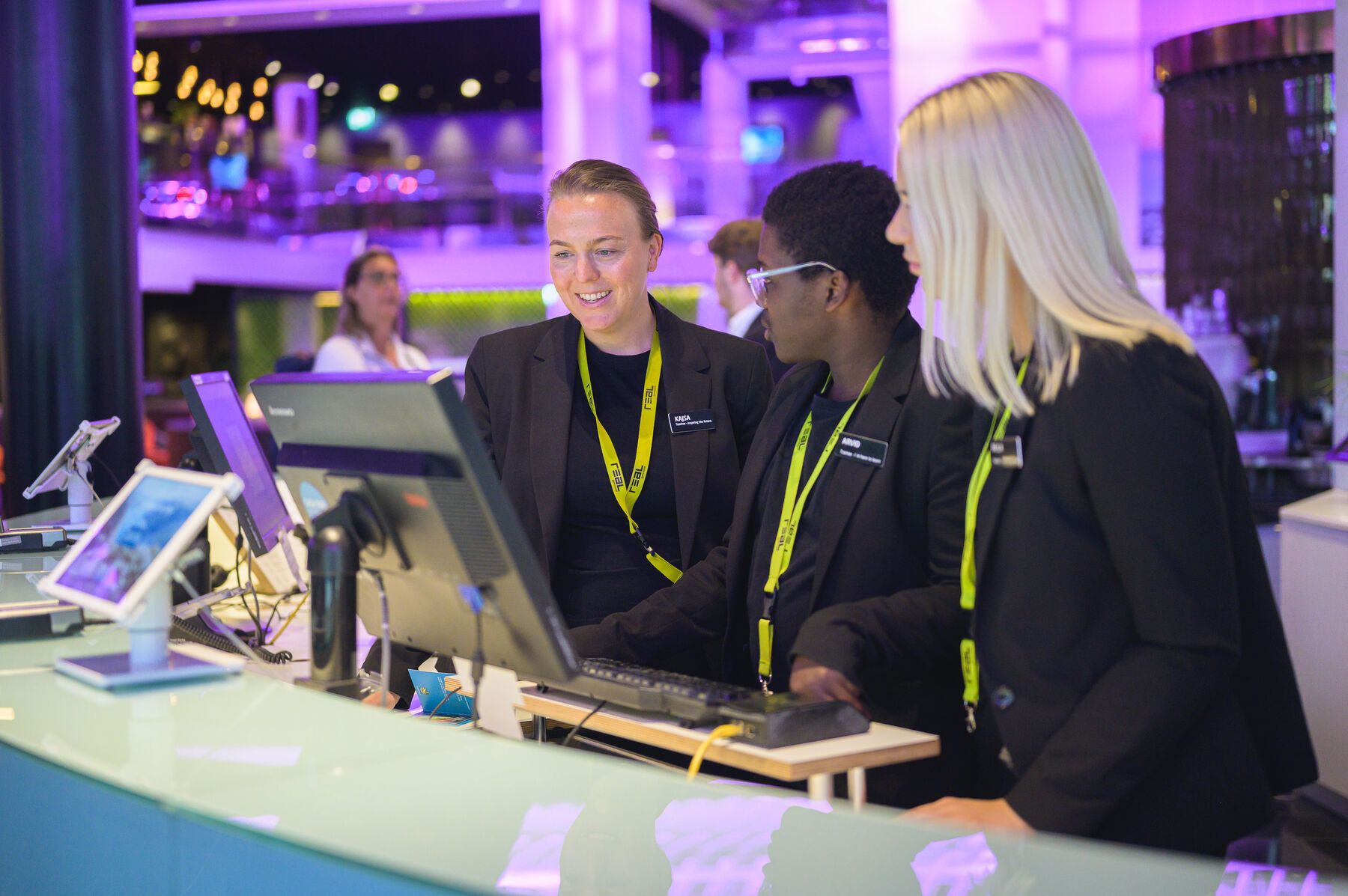 Elever och lärare i reception på Strawberry​​​​‌﻿‍﻿​‍​‍‌‍﻿﻿‌﻿​‍‌‍‍‌‌‍‌﻿‌‍‍‌‌‍﻿‍​‍​‍​﻿‍‍​‍​‍‌﻿​﻿‌‍​‌‌‍﻿‍‌‍‍‌‌﻿‌​‌﻿‍‌​‍﻿‍‌‍‍‌‌‍﻿﻿​‍​‍​‍﻿​​‍​‍‌‍‍​‌﻿​‍‌‍‌‌‌‍‌‍​‍​‍​﻿‍‍​‍​‍​‍﻿﻿‌﻿​﻿‌﻿‌​‌﻿‌‌‌‍‌​‌‍‍‌‌‍﻿﻿​‍﻿﻿‌‍‍‌‌‍﻿‍‌﻿‌​‌‍‌‌‌‍﻿‍‌﻿‌​​‍﻿﻿‌‍‌‌‌‍‌​‌‍‍‌‌﻿‌​​‍﻿﻿‌‍﻿‌‌‍﻿﻿‌‍‌​‌‍‌‌​﻿﻿‌‌﻿​​‌﻿​‍‌‍‌‌‌﻿​﻿‌‍‌‌‌‍﻿‍‌﻿‌​‌‍​‌‌﻿‌​‌‍‍‌‌‍﻿﻿‌‍﻿‍​﻿‍﻿‌‍‍‌‌‍‌​​﻿﻿‌​﻿‌﻿​﻿‌‌‌‍​‍​﻿‌​​﻿‍​​﻿‍‌​﻿​‌​﻿‌‌​‍﻿‌‌‍‌‍​﻿‌﻿‌‍​﻿​﻿​‌​‍﻿‌​﻿‌​‌‍‌​​﻿‍​​﻿‍‌​‍﻿‌‌‍​‌​﻿​‍​﻿‌‍​﻿​﻿​‍﻿‌​﻿‌​‌‍‌​​﻿‍‌​﻿‍​‌‍‌‌​﻿​﻿​﻿‌﻿‌‍‌‍‌‍​‍​﻿‍​‌‍‌‌​﻿​​​﻿‍﻿‌﻿‌​‌﻿‍‌‌﻿​​‌‍‌‌​﻿﻿‌‌‍​‌‌﻿​‍‌﻿‌​‌‍‍‌‌‍​﻿‌‍﻿​‌‍‌‌‌‌​​‌‍​‌‌‍‌﻿‌‍‌‌​﻿‍﻿‌﻿​​‌‍​‌‌﻿‌​‌‍‍​​﻿﻿‌‌‍‍​‌‍‌‌‌﻿​‍‌‍﻿﻿​‍﻿‍‌‍‍​‌‍‌‌‌﻿​‍‌‍﻿﻿‌​﻿‌‌‍‌‌‌‍‌​‌‍‍‌‌‍​‌​‍﻿‍‌‍‍‌‌‍﻿‌‌‍​‌‌‍‌﻿‌‍‌‌​‍﻿‍‌‍​‌‌‍﻿​‌﻿‌​​﻿﻿﻿‌‍​‍‌‍​‌‌﻿​﻿‌‍‌‌‌‌‌‌‌﻿​‍‌‍﻿​​﻿﻿‌​‍‌‌​﻿​‍‌​‌‍‌﻿​﻿‌﻿‌​‌﻿‌‌‌‍‌​‌‍‍‌‌‍﻿﻿​‍‌‍‌‍‍‌‌‍‌​​﻿﻿‌​﻿‌﻿​﻿‌‌‌‍​‍​﻿‌​​﻿‍​​﻿‍‌​﻿​‌​﻿‌‌​‍﻿‌‌‍‌‍​﻿‌﻿‌‍​﻿​﻿​‌​‍﻿‌​﻿‌​‌‍‌​​﻿‍​​﻿‍‌​‍﻿‌‌‍​‌​﻿​‍​﻿‌‍​﻿​﻿​‍﻿‌​﻿‌​‌‍‌​​﻿‍‌​﻿‍​‌‍‌‌​﻿​﻿​﻿‌﻿‌‍‌‍‌‍​‍​﻿‍​‌‍‌‌​﻿​​​‍‌‍‌﻿‌​‌﻿‍‌‌﻿​​‌‍‌‌​﻿﻿‌‌‍​‌‌﻿​‍‌﻿‌​‌‍‍‌‌‍​﻿‌‍﻿​‌‍‌‌‌‌​​‌‍​‌‌‍‌﻿‌‍‌‌​‍‌‍‌﻿​​‌‍​‌‌﻿‌​‌‍‍​​﻿﻿‌‌‍‍​‌‍‌‌‌﻿​‍‌‍﻿﻿​‍﻿‍‌‍‍​‌‍‌‌‌﻿​‍‌‍﻿﻿‌​﻿‌‌‍‌‌‌‍‌​‌‍‍‌‌‍​‌​‍﻿‍‌‍‍‌‌‍﻿‌‌‍​‌‌‍‌﻿‌‍‌‌​‍﻿‍‌‍​‌‌‍﻿​‌﻿‌​​‍‌‍‌﻿​​‌‍‌‌‌﻿​‍‌﻿​﻿‌﻿​​‌‍‌‌‌‍​﻿‌﻿‌​‌‍‍‌‌﻿‌‍‌‍‌‌​﻿﻿‌‌﻿​​‌﻿‌‌‌‍​‍‌‍﻿​‌‍‍‌‌﻿​﻿‌‍‍​‌‍‌‌‌‍‌​​‍​‍‌﻿﻿‌