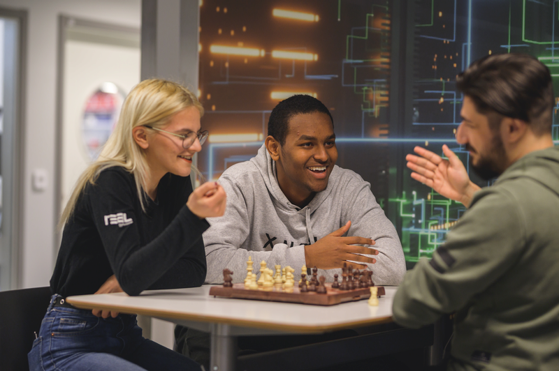 Tre elever spelar schack​​​​‌﻿‍﻿​‍​‍‌‍﻿﻿‌﻿​‍‌‍‍‌‌‍‌﻿‌‍‍‌‌‍﻿‍​‍​‍​﻿‍‍​‍​‍‌﻿​﻿‌‍​‌‌‍﻿‍‌‍‍‌‌﻿‌​‌﻿‍‌​‍﻿‍‌‍‍‌‌‍﻿﻿​‍​‍​‍﻿​​‍​‍‌‍‍​‌﻿​‍‌‍‌‌‌‍‌‍​‍​‍​﻿‍‍​‍​‍​‍﻿﻿‌﻿​﻿‌﻿‌​‌﻿‌‌‌‍‌​‌‍‍‌‌‍﻿﻿​‍﻿﻿‌‍‍‌‌‍﻿‍‌﻿‌​‌‍‌‌‌‍﻿‍‌﻿‌​​‍﻿﻿‌‍‌‌‌‍‌​‌‍‍‌‌﻿‌​​‍﻿﻿‌‍﻿‌‌‍﻿﻿‌‍‌​‌‍‌‌​﻿﻿‌‌﻿​​‌﻿​‍‌‍‌‌‌﻿​﻿‌‍‌‌‌‍﻿‍‌﻿‌​‌‍​‌‌﻿‌​‌‍‍‌‌‍﻿﻿‌‍﻿‍​﻿‍﻿‌‍‍‌‌‍‌​​﻿﻿‌​﻿‍​​﻿‍​​﻿​​​﻿​﻿​﻿​‍​﻿‌‌​﻿‍‌​﻿‌​​‍﻿‌‌‍‌‌​﻿‍​​﻿​﻿‌‍‌‍​‍﻿‌​﻿‌​​﻿‌​‌‍​‌‌‍‌​​‍﻿‌​﻿‍​‌‍​‍‌‍‌​‌‍‌​​‍﻿‌‌‍​﻿​﻿‌﻿​﻿‍​​﻿‌﻿​﻿​‌​﻿‍‌​﻿‍‌‌‍‌​​﻿‍​​﻿‌​​﻿‍‌​﻿‌‍​﻿‍﻿‌﻿‌​‌﻿‍‌‌﻿​​‌‍‌‌​﻿﻿‌‌‍​‌‌﻿​‍‌﻿‌​‌‍‍‌‌‍​﻿‌‍﻿​‌‍‌‌‌‌​​‌‍​‌‌‍‌﻿‌‍‌‌​﻿‍﻿‌﻿​​‌‍​‌‌﻿‌​‌‍‍​​﻿﻿‌‌﻿​​‌‍​‌‌‍‌﻿‌‍‌‌‌​​‍‌﻿‌‌‌‍‍‌‌‍﻿​‌‍‌​‌‍‌‌‌﻿​‍​‍‌‌​﻿‌‌‌​​‍‌‌﻿﻿‌‍‍﻿‌‍‌‌‌﻿‍‌​‍‌‌​﻿​﻿‌​‌​​‍‌‌​﻿​﻿‌​‌​​‍‌‌​﻿​‍​﻿​‍​﻿‌​​﻿​‍​﻿​‌​﻿‌﻿​﻿‌‍​﻿​‌​﻿‌​‌‍​‌​﻿​‌​﻿​​‌‍​‌‌‍‌​​‍‌‌​﻿​‍​﻿​‍​‍‌‌​﻿‌‌‌​‌​​‍﻿‍‌‍​﻿‌‍​‌‌﻿​‍‌‍‌​‌﻿​﻿​‍‌‌​﻿‌‌‌​​‍‌‌﻿﻿‌‍‍﻿‌‍‌‌‌﻿‍‌​‍‌‌​﻿​﻿‌​‌​​‍‌‌​﻿​﻿‌​‌​​‍‌‌​﻿​‍​﻿​‍‌‍‌‍​﻿​﻿‌‍‌​‌‍​‍​﻿‍​‌‍​﻿​﻿‌﻿​﻿‌​‌‍‌‌​﻿‌﻿‌‍‌‌​﻿​‍​‍‌‌​﻿​‍​﻿​‍​‍‌‌​﻿‌‌‌​‌​​‍﻿‍‌‍‍‌‌‍﻿‌‌‍​‌‌‍‌﻿‌‍‌‌​‍﻿‍‌‍​‌‌‍﻿​‌﻿‌​​﻿﻿﻿‌‍​‍‌‍​‌‌﻿​﻿‌‍‌‌‌‌‌‌‌﻿​‍‌‍﻿​​﻿﻿‌​‍‌‌​﻿​‍‌​‌‍‌﻿​﻿‌﻿‌​‌﻿‌‌‌‍‌​‌‍‍‌‌‍﻿﻿​‍‌‍‌‍‍‌‌‍‌​​﻿﻿‌​﻿‍​​﻿‍​​﻿​​​﻿​﻿​﻿​‍​﻿‌‌​﻿‍‌​﻿‌​​‍﻿‌‌‍‌‌​﻿‍​​﻿​﻿‌‍‌‍​‍﻿‌​﻿‌​​﻿‌​‌‍​‌‌‍‌​​‍﻿‌​﻿‍​‌‍​‍‌‍‌​‌‍‌​​‍﻿‌‌‍​﻿​﻿‌﻿​﻿‍​​﻿‌﻿​﻿​‌​﻿‍‌​﻿‍‌‌‍‌​​﻿‍​​﻿‌​​﻿‍‌​﻿‌‍​‍‌‍‌﻿‌​‌﻿‍‌‌﻿​​‌‍‌‌​﻿﻿‌‌‍​‌‌﻿​‍‌﻿‌​‌‍‍‌‌‍​﻿‌‍﻿​‌‍‌‌‌‌​​‌‍​‌‌‍‌﻿‌‍‌‌​‍‌‍‌﻿​​‌‍​‌‌﻿‌​‌‍‍​​﻿﻿‌‌﻿​​‌‍​‌‌‍‌﻿‌‍‌‌‌​​‍‌﻿‌‌‌‍‍‌‌‍﻿​‌‍‌​‌‍‌‌‌﻿​‍​‍‌‌​﻿‌‌‌​​‍‌‌﻿﻿‌‍‍﻿‌‍‌‌‌﻿‍‌​‍‌‌​﻿​﻿‌​‌​​‍‌‌​﻿​﻿‌​‌​​‍‌‌​﻿​‍​﻿​‍​﻿‌​​﻿​‍​﻿​‌​﻿‌﻿​﻿‌‍​﻿​‌​﻿‌​‌‍​‌​﻿​‌​﻿​​‌‍​‌‌‍‌​​‍‌‌​﻿​‍​﻿​‍​‍‌‌​﻿‌‌‌​‌​​‍﻿‍‌‍​﻿‌‍​‌‌﻿​‍‌‍‌​‌﻿​﻿​‍‌‌​﻿‌‌‌​​‍‌‌﻿﻿‌‍‍﻿‌‍‌‌‌﻿‍‌​‍‌‌​﻿​﻿‌​‌​​‍‌‌​﻿​﻿‌​‌​​‍‌‌​﻿​‍​﻿​‍‌‍‌‍​﻿​﻿‌‍‌​‌‍​‍​﻿‍​‌‍​﻿​﻿‌﻿​﻿‌​‌‍‌‌​﻿‌﻿‌‍‌‌​﻿​‍​‍‌‌​﻿​‍​﻿​‍​‍‌‌​﻿‌‌‌​‌​​‍﻿‍‌‍‍‌‌‍﻿‌‌‍​‌‌‍‌﻿‌‍‌‌​‍﻿‍‌‍​‌‌‍﻿​‌﻿‌​​‍‌‍‌﻿​​‌‍‌‌‌﻿​‍‌﻿​﻿‌﻿​​‌‍‌‌‌‍​﻿‌﻿‌​‌‍‍‌‌﻿‌‍‌‍‌‌​﻿﻿‌‌﻿​​‌﻿‌‌‌‍​‍‌‍﻿​‌‍‍‌‌﻿​﻿‌‍‍​‌‍‌‌‌‍‌​​‍​‍‌﻿﻿‌