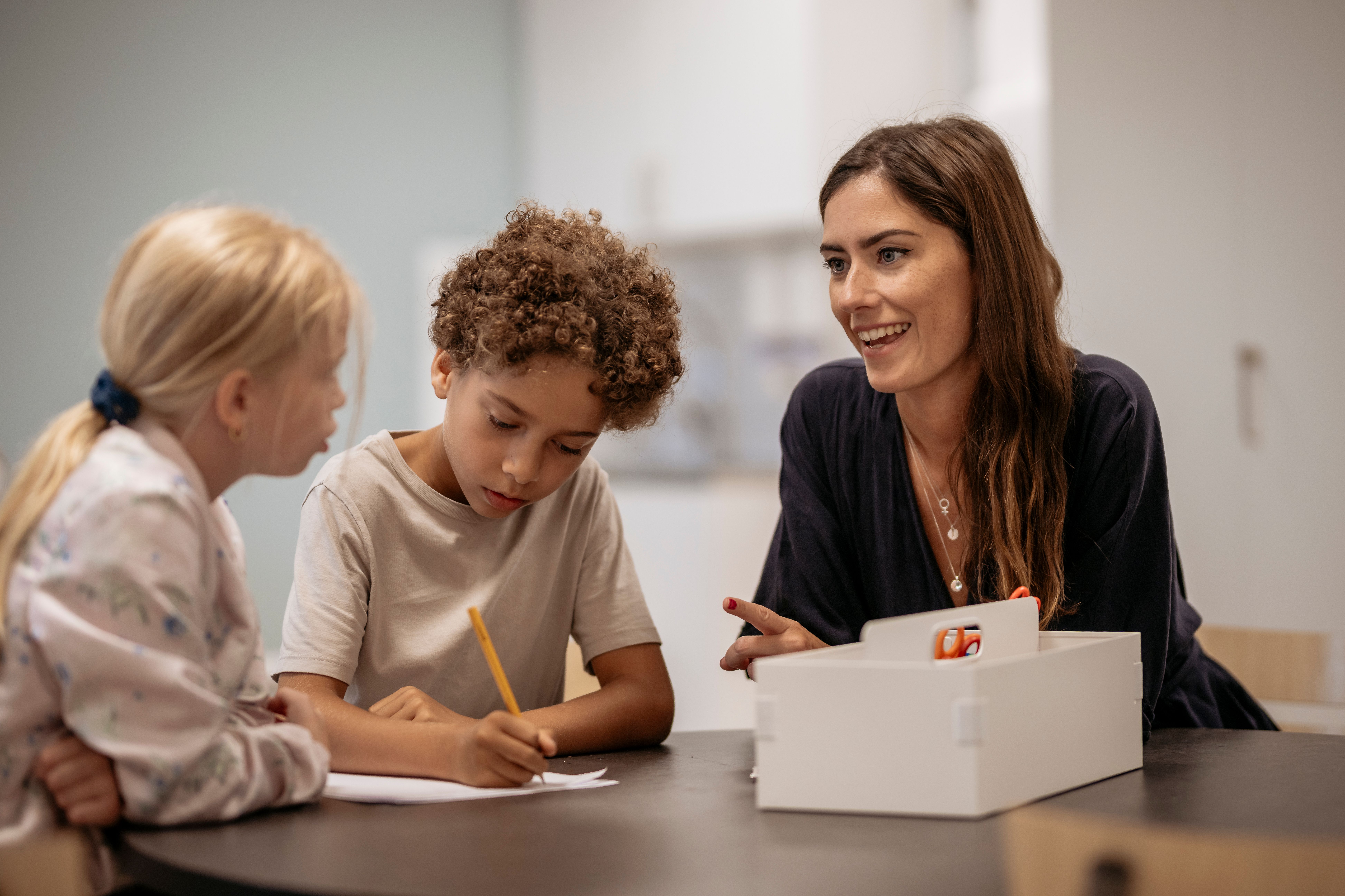 Lärare och elever pratar tillsammans​​​​‌﻿‍﻿​‍​‍‌‍﻿﻿‌﻿​‍‌‍‍‌‌‍‌﻿‌‍‍‌‌‍﻿‍​‍​‍​﻿‍‍​‍​‍‌﻿​﻿‌‍​‌‌‍﻿‍‌‍‍‌‌﻿‌​‌﻿‍‌​‍﻿‍‌‍‍‌‌‍﻿﻿​‍​‍​‍﻿​​‍​‍‌‍‍​‌﻿​‍‌‍‌‌‌‍‌‍​‍​‍​﻿‍‍​‍​‍​‍﻿﻿‌﻿​﻿‌﻿‌​‌﻿‌‌‌‍‌​‌‍‍‌‌‍﻿﻿​‍﻿﻿‌‍‍‌‌‍﻿‍‌﻿‌​‌‍‌‌‌‍﻿‍‌﻿‌​​‍﻿﻿‌‍‌‌‌‍‌​‌‍‍‌‌﻿‌​​‍﻿﻿‌‍﻿‌‌‍﻿﻿‌‍‌​‌‍‌‌​﻿﻿‌‌﻿​​‌﻿​‍‌‍‌‌‌﻿​﻿‌‍‌‌‌‍﻿‍‌﻿‌​‌‍​‌‌﻿‌​‌‍‍‌‌‍﻿﻿‌‍﻿‍​﻿‍﻿‌‍‍‌‌‍‌​​﻿﻿‌​﻿‌‍‌‍‌‌​﻿‍‌‌‍​‌‌‍​‍‌‍‌‍​﻿​‌‌‍​﻿​‍﻿‌​﻿‌‌​﻿‌​​﻿‍​‌‍​﻿​‍﻿‌​﻿‌​​﻿​‌​﻿‌﻿​﻿‌‍​‍﻿‌‌‍​‌​﻿‍‌​﻿​‍‌‍‌​​‍﻿‌​﻿‌​​﻿​﻿‌‍​‍​﻿‌​​﻿‍‌‌‍‌​​﻿​‍​﻿‌‍​﻿‌‍‌‍‌‍‌‍‌​​﻿​‌​﻿‍﻿‌﻿‌​‌﻿‍‌‌﻿​​‌‍‌‌​﻿﻿‌‌‍​‌‌﻿​‍‌﻿‌​‌‍‍‌‌‍​﻿‌‍﻿​‌‍‌‌‌‌​​‌‍​‌‌‍‌﻿‌‍‌‌​﻿‍﻿‌﻿​​‌‍​‌‌﻿‌​‌‍‍​​﻿﻿‌‌‍‍​‌‍‌‌‌﻿​‍‌‍﻿﻿​‍﻿‍‌‍‍​‌‍‌‌‌﻿​‍‌‍﻿﻿‌​﻿‌‌‍‌‌‌‍‌​‌‍‍‌‌‍​‌​‍﻿‍‌‍‍‌‌‍﻿‌‌‍​‌‌‍‌﻿‌‍‌‌​‍﻿‍‌‍​‌‌‍﻿​‌﻿‌​​﻿﻿﻿‌‍​‍‌‍​‌‌﻿​﻿‌‍‌‌‌‌‌‌‌﻿​‍‌‍﻿​​﻿﻿‌​‍‌‌​﻿​‍‌​‌‍‌﻿​﻿‌﻿‌​‌﻿‌‌‌‍‌​‌‍‍‌‌‍﻿﻿​‍‌‍‌‍‍‌‌‍‌​​﻿﻿‌​﻿‌‍‌‍‌‌​﻿‍‌‌‍​‌‌‍​‍‌‍‌‍​﻿​‌‌‍​﻿​‍﻿‌​﻿‌‌​﻿‌​​﻿‍​‌‍​﻿​‍﻿‌​﻿‌​​﻿​‌​﻿‌﻿​﻿‌‍​‍﻿‌‌‍​‌​﻿‍‌​﻿​‍‌‍‌​​‍﻿‌​﻿‌​​﻿​﻿‌‍​‍​﻿‌​​﻿‍‌‌‍‌​​﻿​‍​﻿‌‍​﻿‌‍‌‍‌‍‌‍‌​​﻿​‌​‍‌‍‌﻿‌​‌﻿‍‌‌﻿​​‌‍‌‌​﻿﻿‌‌‍​‌‌﻿​‍‌﻿‌​‌‍‍‌‌‍​﻿‌‍﻿​‌‍‌‌‌‌​​‌‍​‌‌‍‌﻿‌‍‌‌​‍‌‍‌﻿​​‌‍​‌‌﻿‌​‌‍‍​​﻿﻿‌‌‍‍​‌‍‌‌‌﻿​‍‌‍﻿﻿​‍﻿‍‌‍‍​‌‍‌‌‌﻿​‍‌‍﻿﻿‌​﻿‌‌‍‌‌‌‍‌​‌‍‍‌‌‍​‌​‍﻿‍‌‍‍‌‌‍﻿‌‌‍​‌‌‍‌﻿‌‍‌‌​‍﻿‍‌‍​‌‌‍﻿​‌﻿‌​​‍‌‍‌﻿​​‌‍‌‌‌﻿​‍‌﻿​﻿‌﻿​​‌‍‌‌‌‍​﻿‌﻿‌​‌‍‍‌‌﻿‌‍‌‍‌‌​﻿﻿‌‌﻿​​‌﻿‌‌‌‍​‍‌‍﻿​‌‍‍‌‌﻿​﻿‌‍‍​‌‍‌‌‌‍‌​​‍​‍‌﻿﻿‌