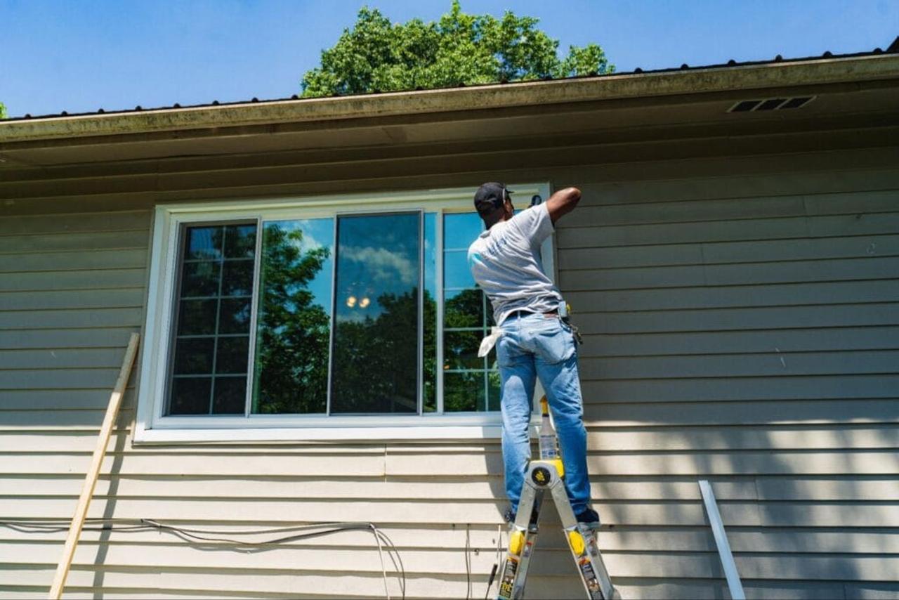 Renuity professional installing a window