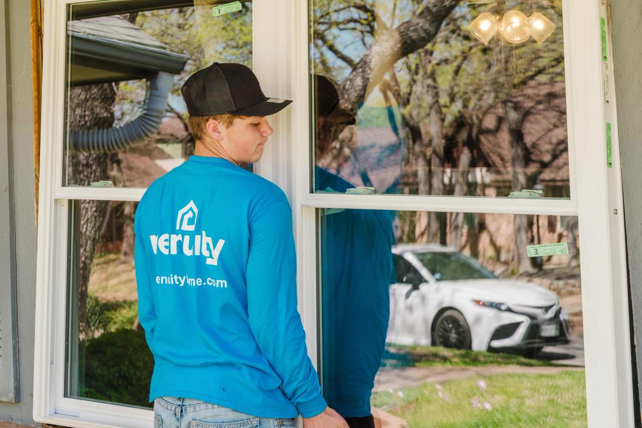 Renuity installer installing a new window