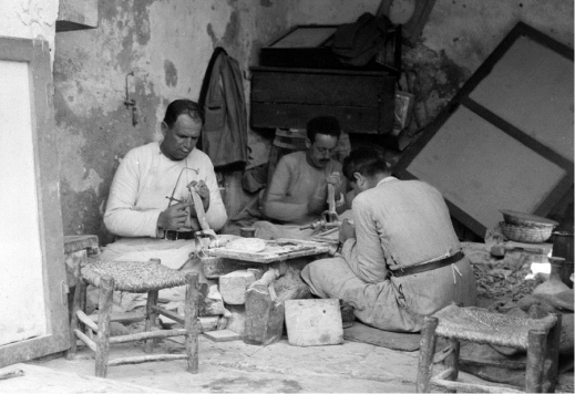 Mother of pearl workers. Bethlehem, 1934.