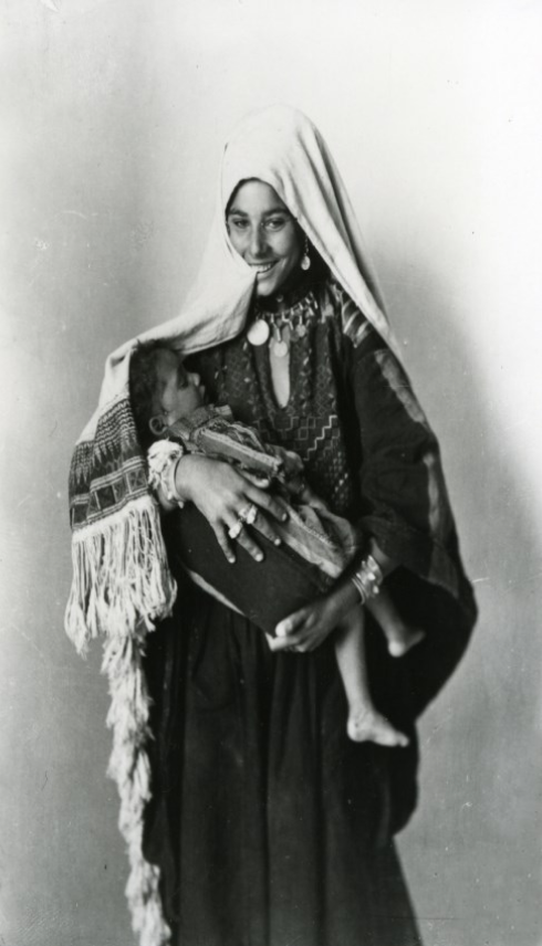 Palestinian mother and child wearing traditional clothing