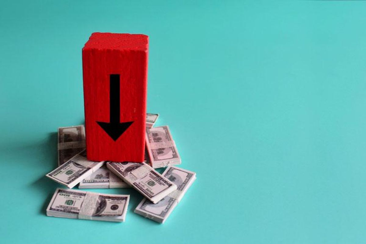 Red wooden cube with downward arrow and banknotes 2022 09 30 23 35 01 utc