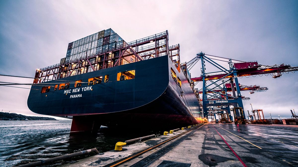 Logistics professionals staying in control while back-office transportation work is handled