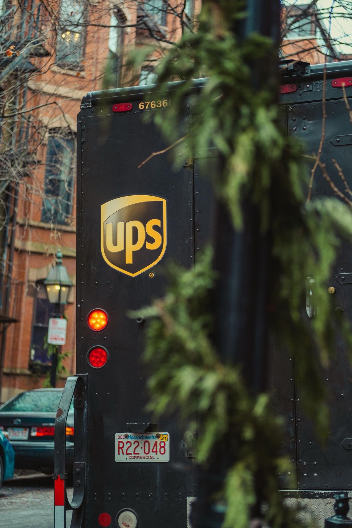 Illustration for the article: FedEx & UPS Contract Negotiation