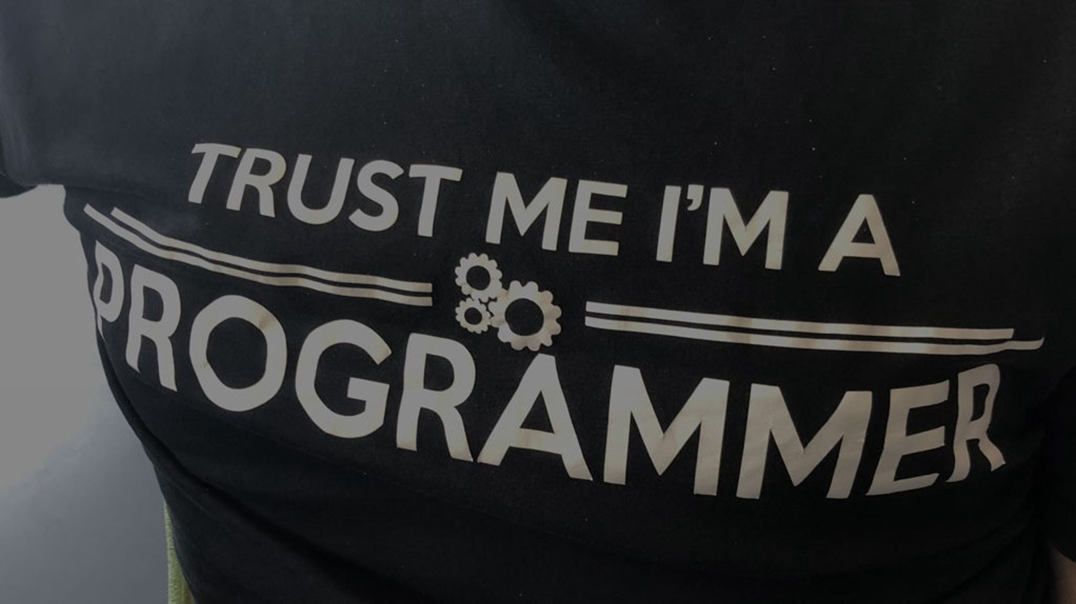T-shirt Erik: trust me I'm a programmer