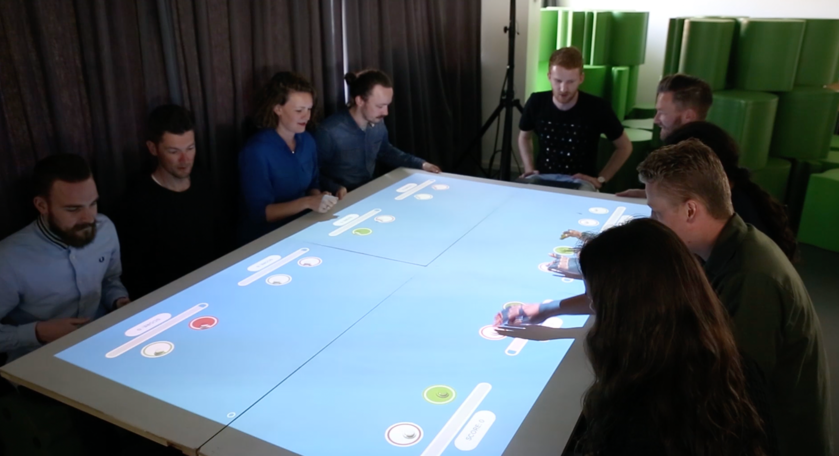 Interactieve tafel in gebruik