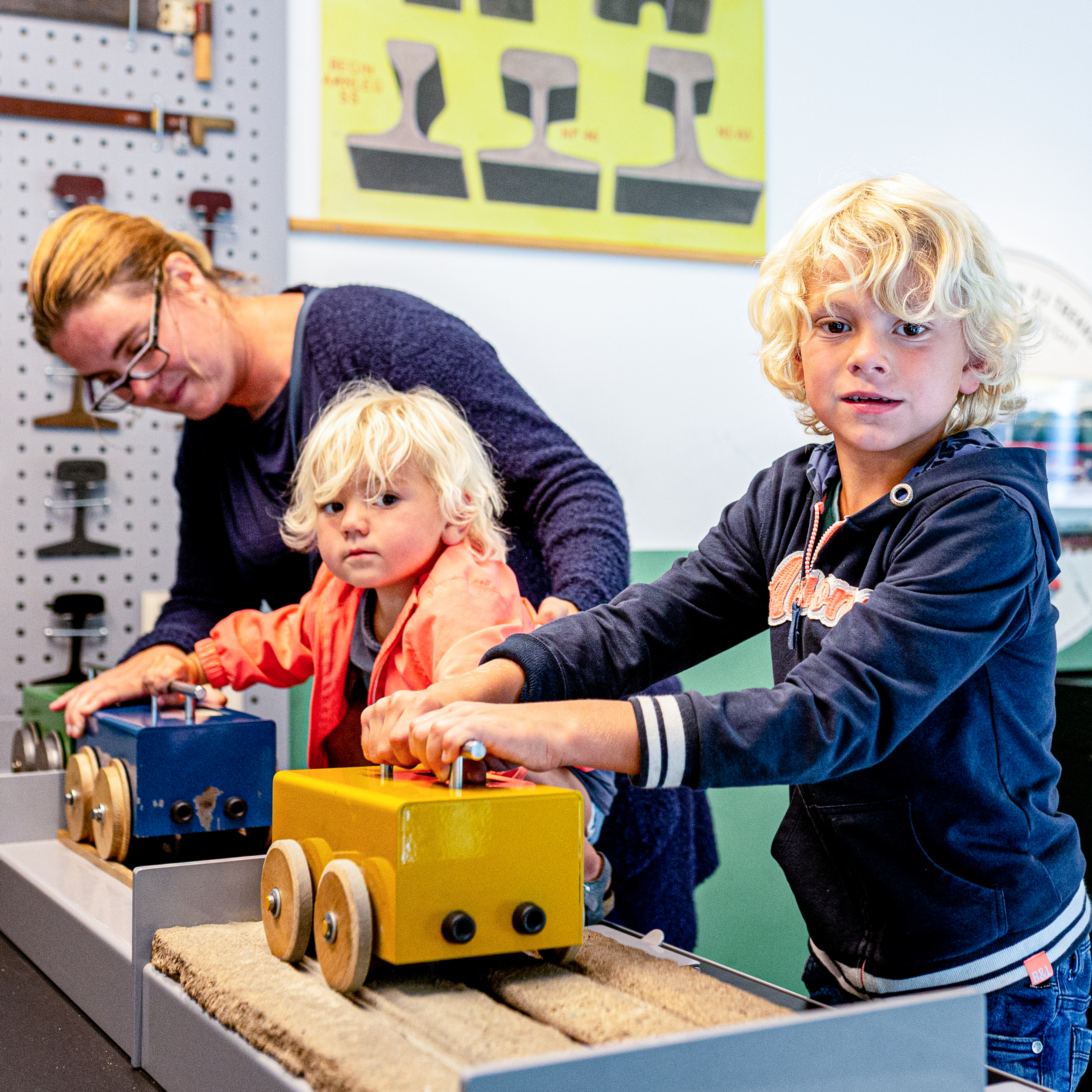 Spoorwegmuseum, kinderen aan het spelen
