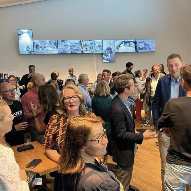 Bezoekers van de lancering