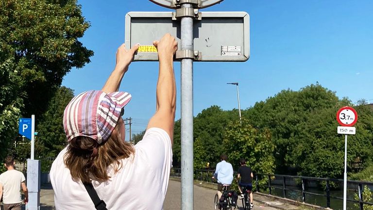 Ralf aan het stickeren