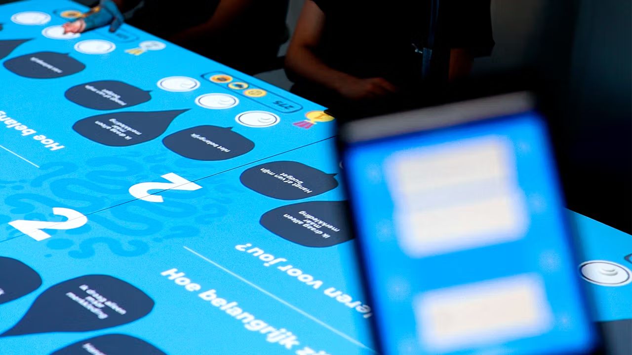 De interactieve tafel met tablet