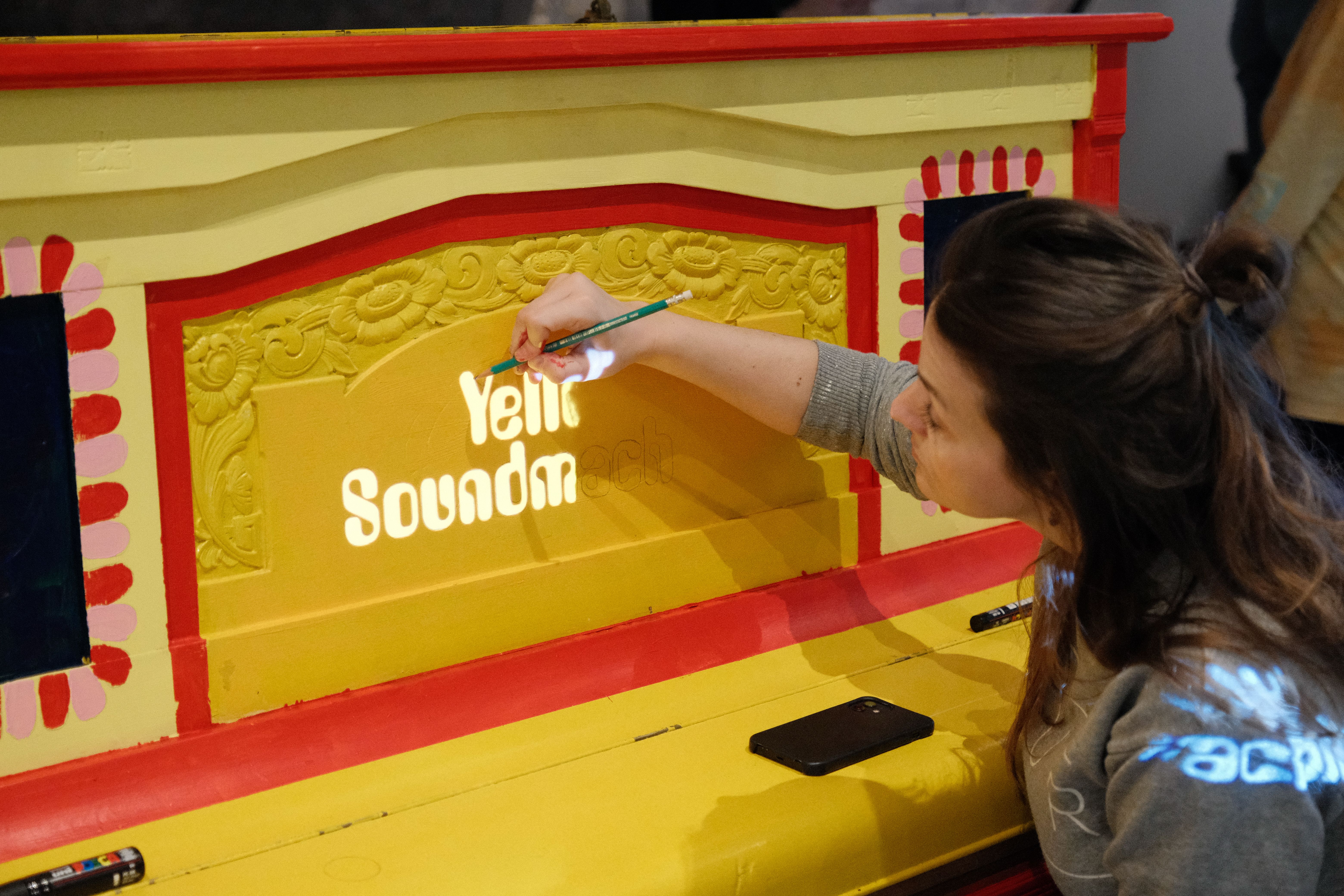 Hackathon Yellow Soundmachine