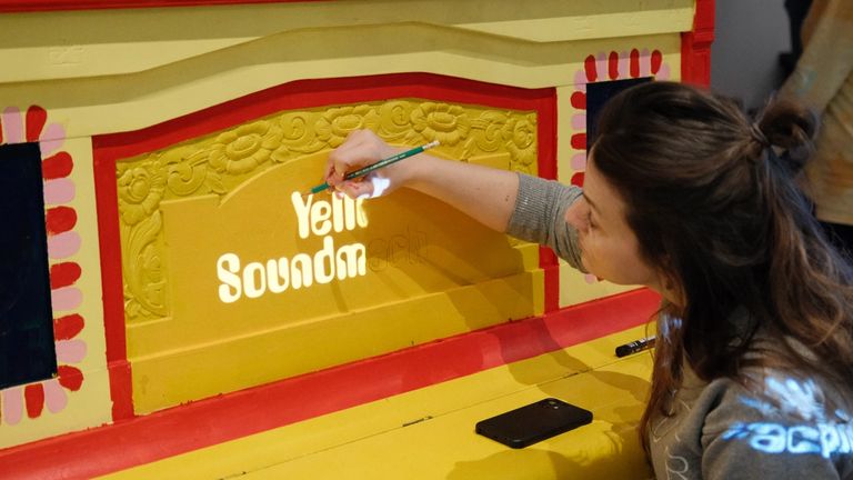 Hackathon Yellow Soundmachine