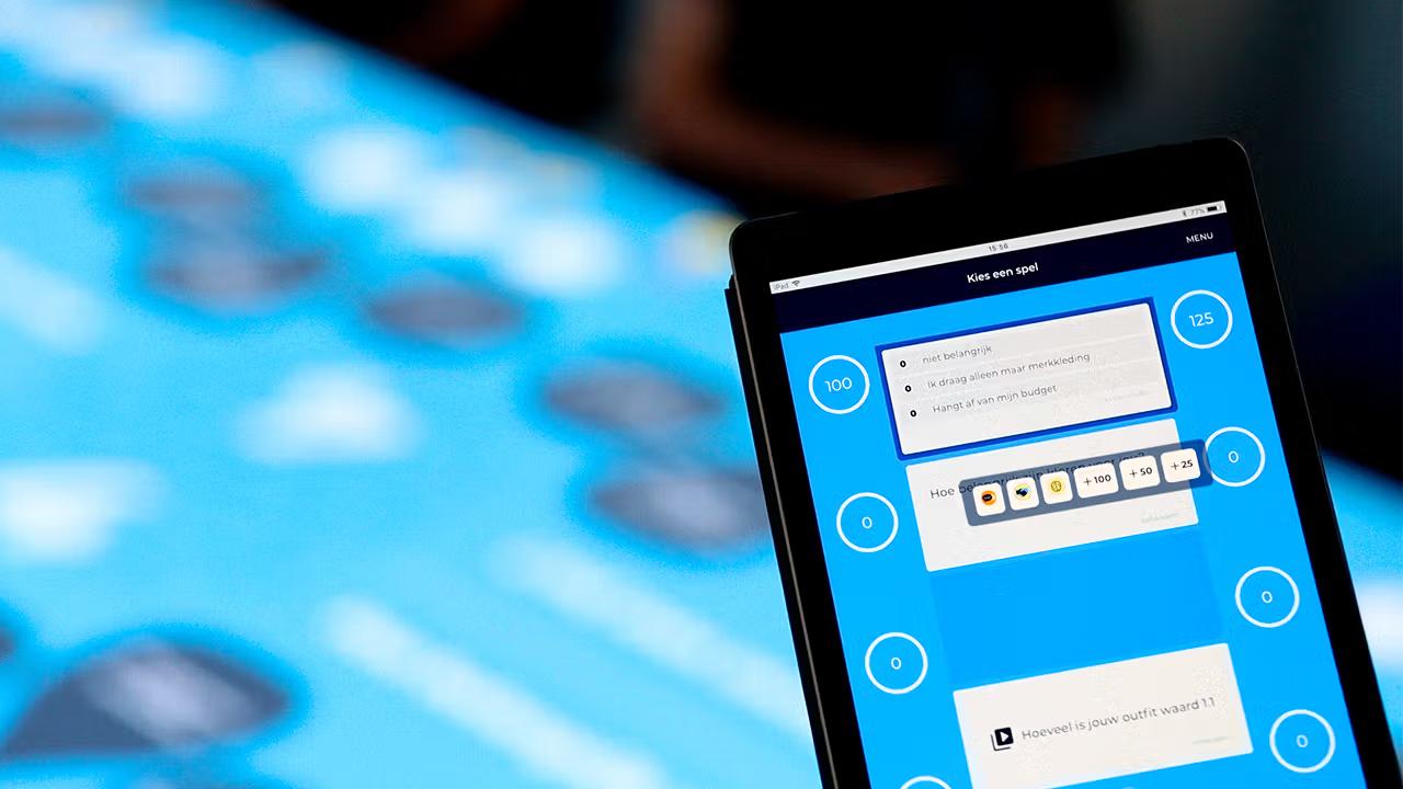 Interactieve tafel met tablet
