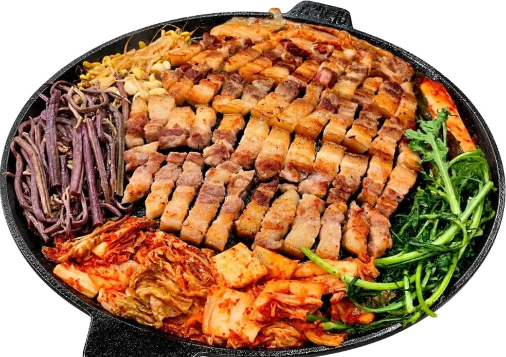 Chảo ba chỉ heo nướng cùng kim chi, giá và rau