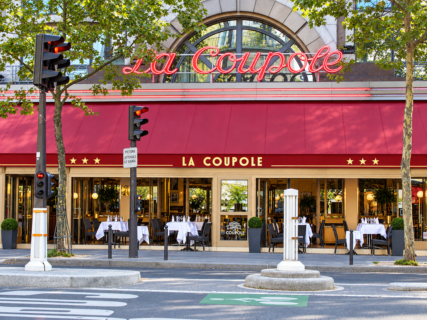 La Coupole - The Art Deco Brasserie Institution of Montparnasse