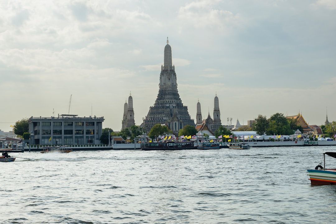 Chao Phraya River Cruise - Dinner and Temples from the Water