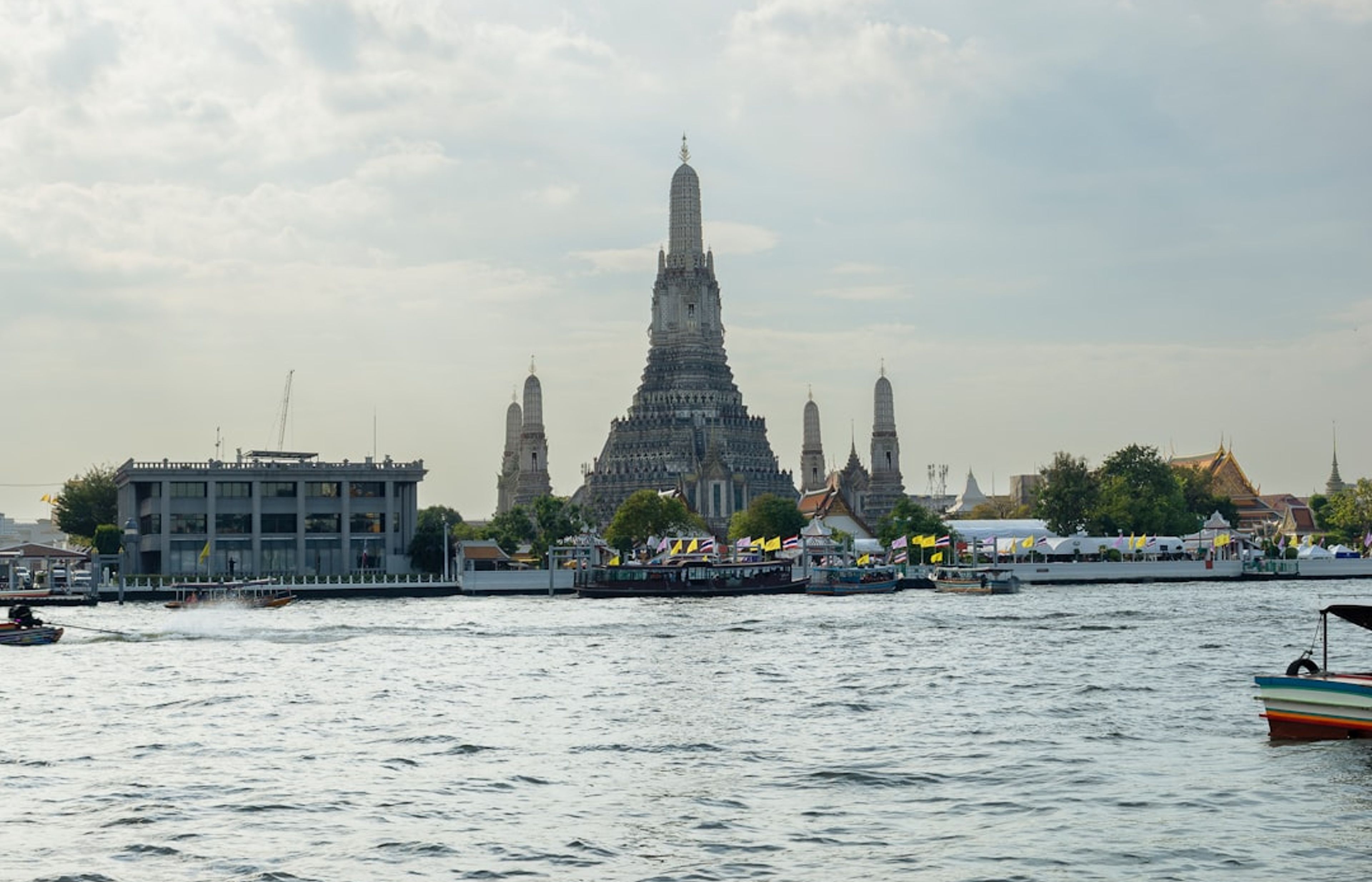 Chao Phraya River Cruise - Dinner and Temples from the Water