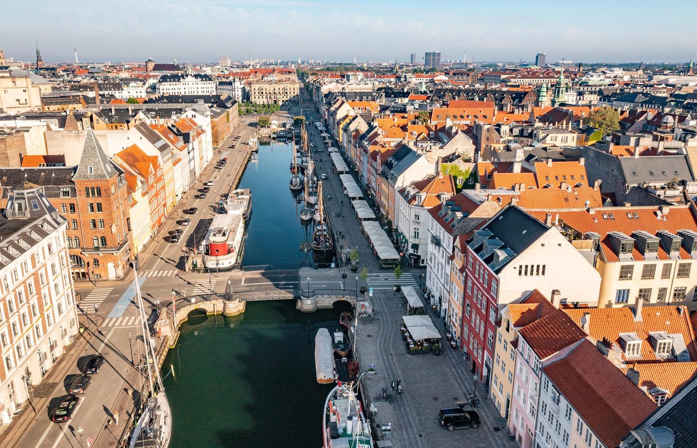 Nyhavn - The Postcard, Best Before Nine