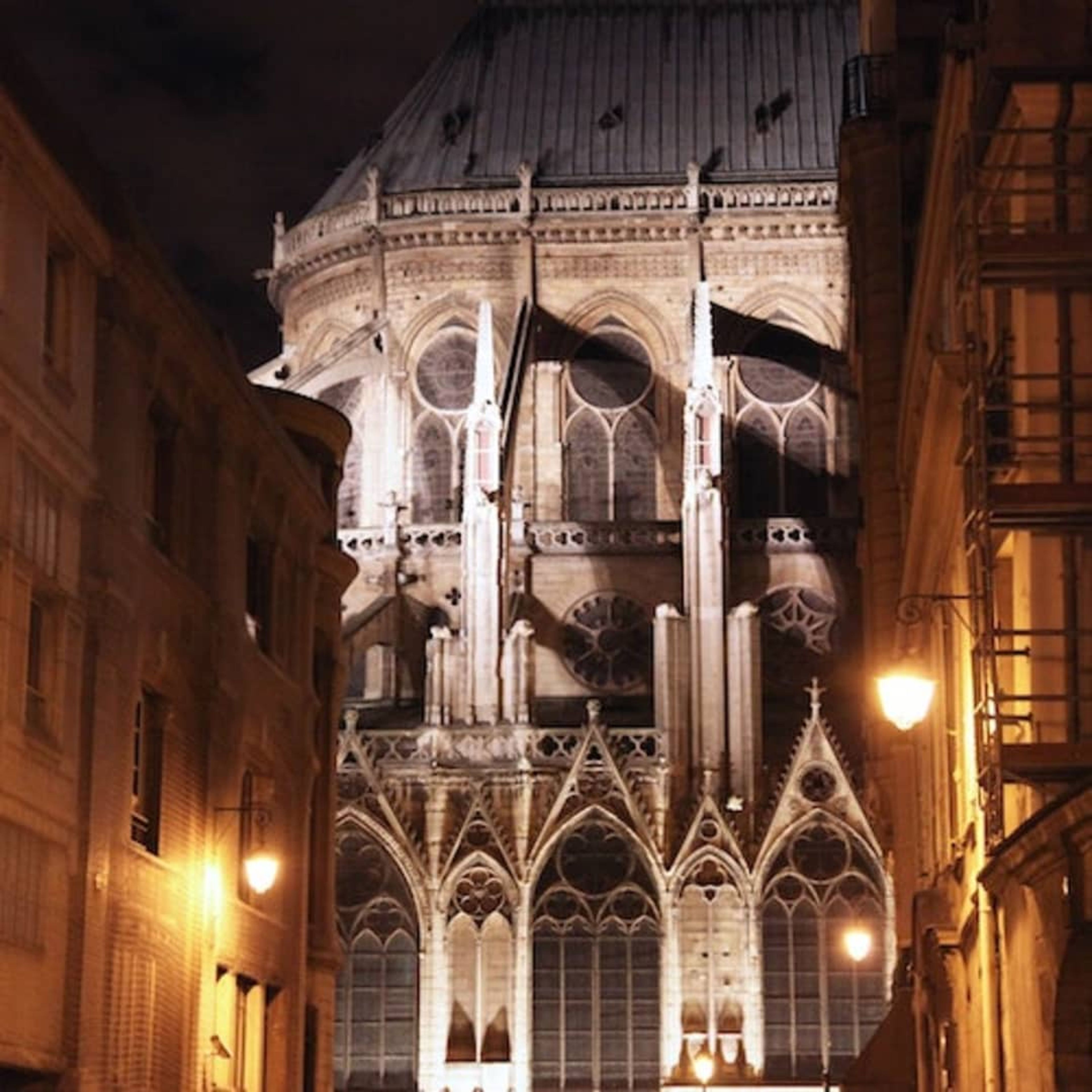 Heart of Paris: Ghosts & Mysteries Night Tour