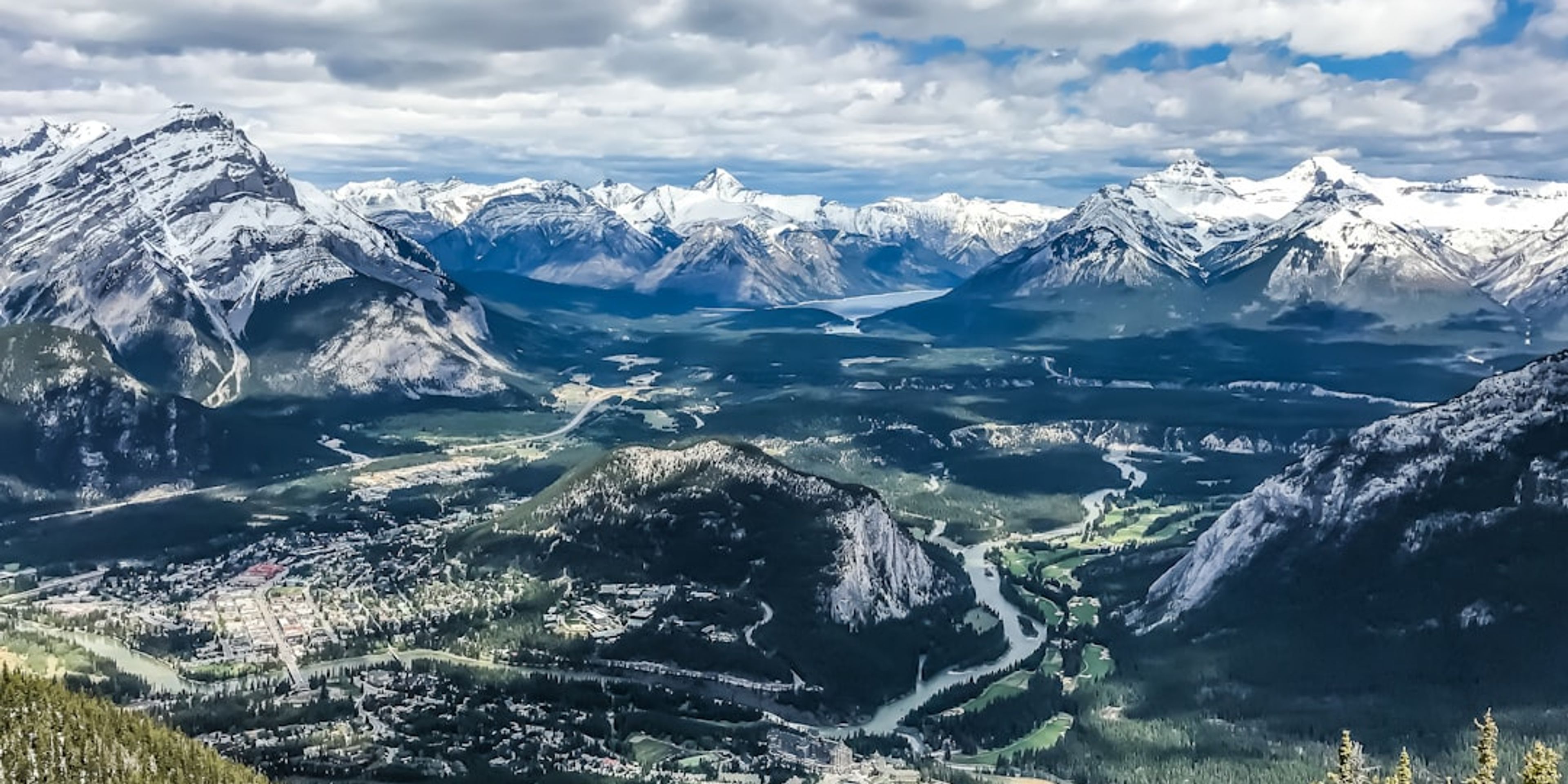 Hotels near Tunnel Mountain