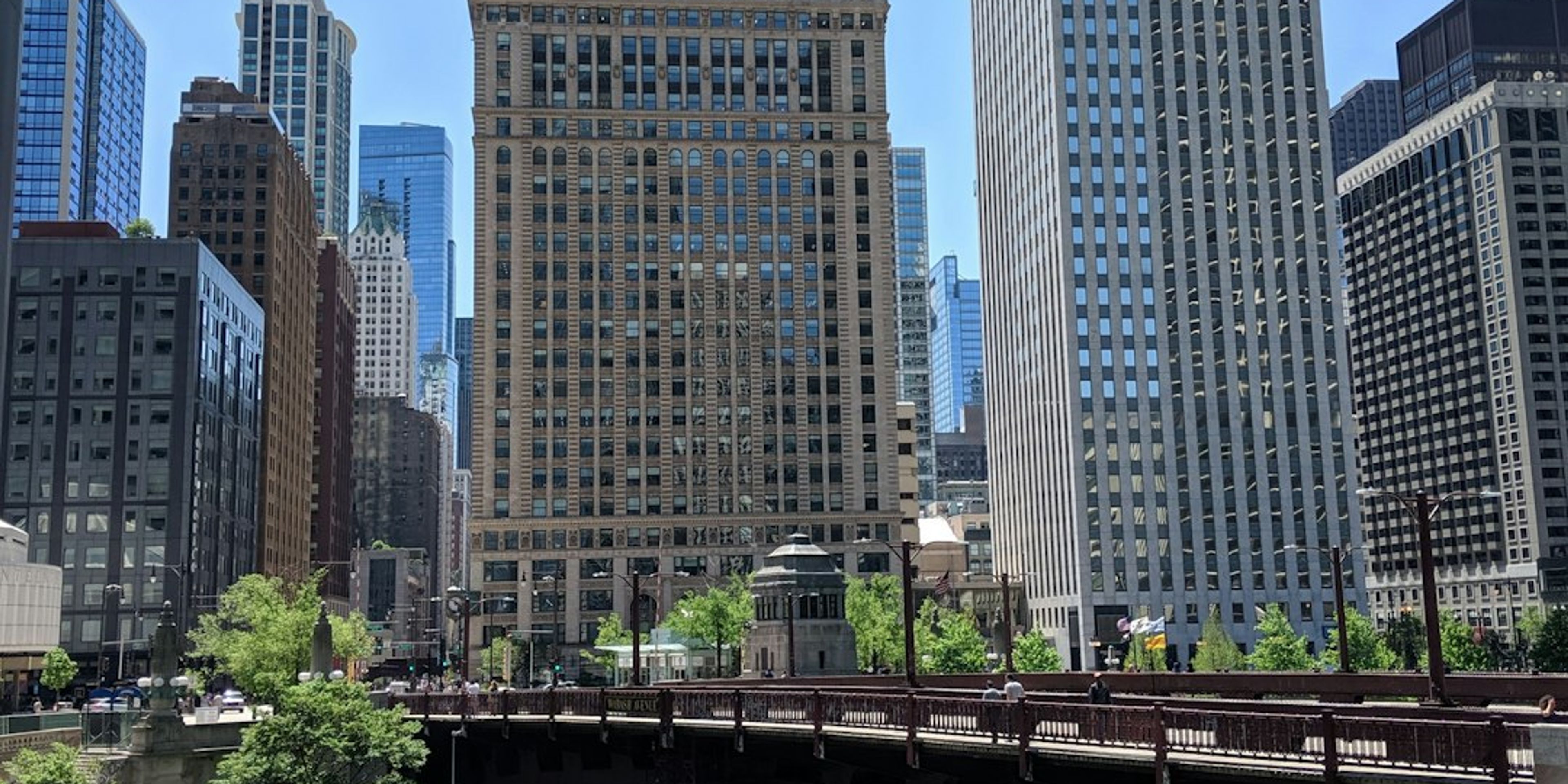 Hotels near Chicago Riverwalk and Architecture River Cruise