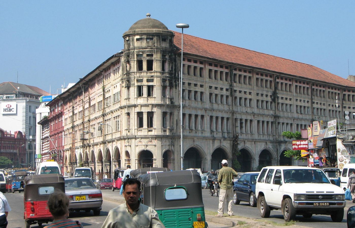Pettah Market and the Red Mosque (Jami Ul-Alfar) - Colombo's Wholesale Trading District