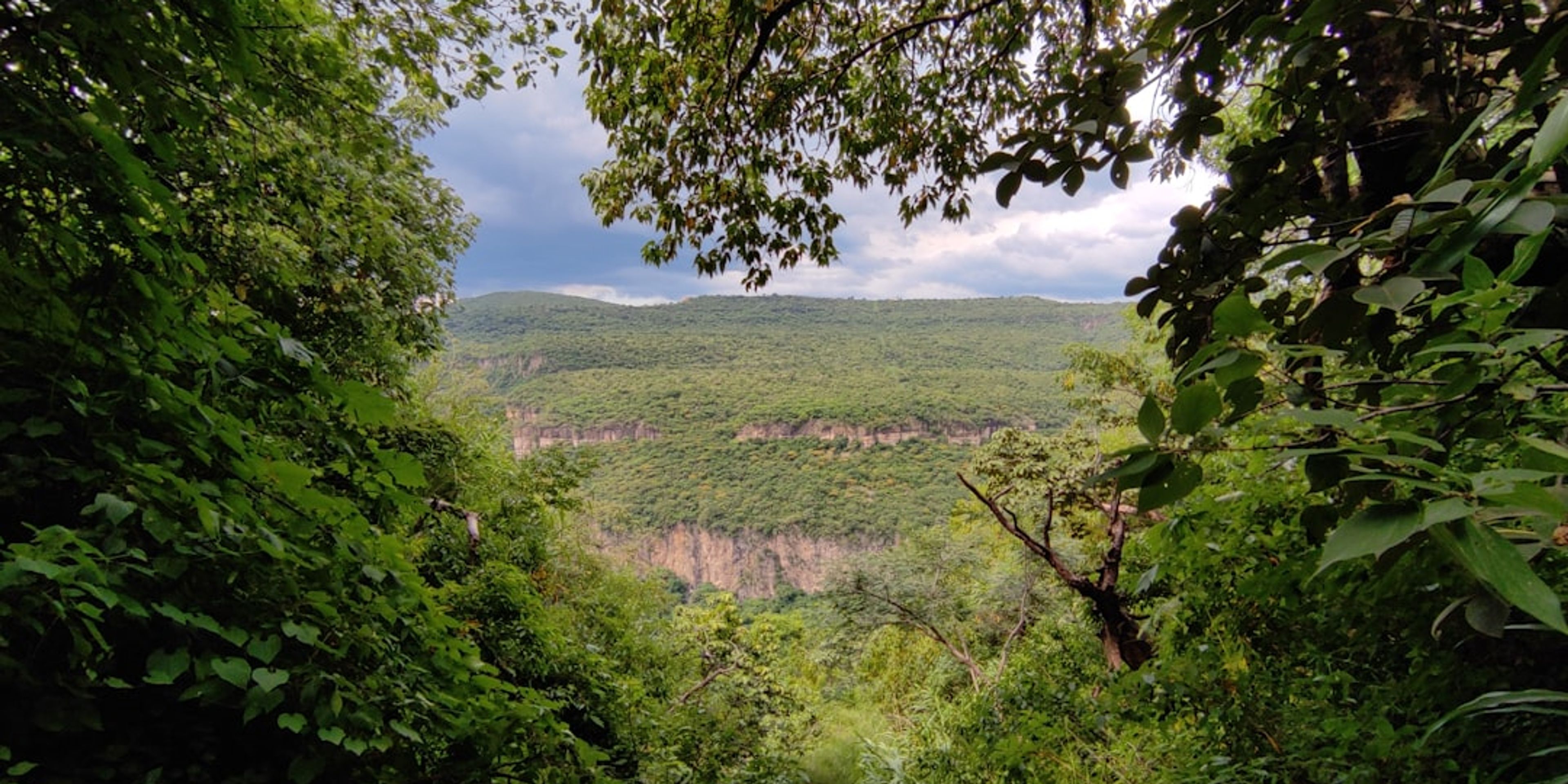 Hotels near Tonala