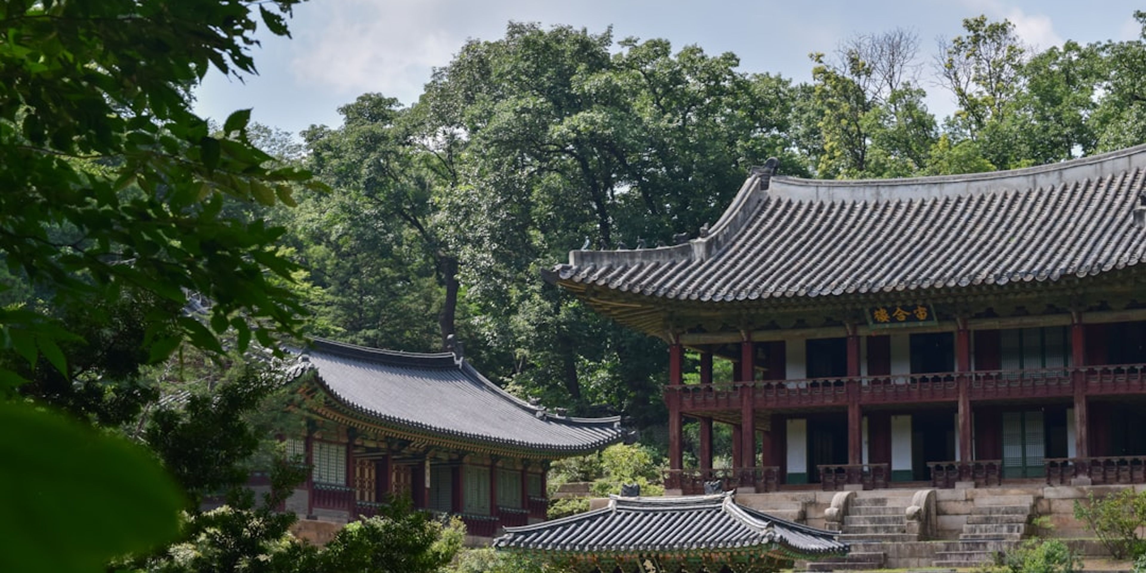 Hotels near Changdeokgung Palace and Secret Garden