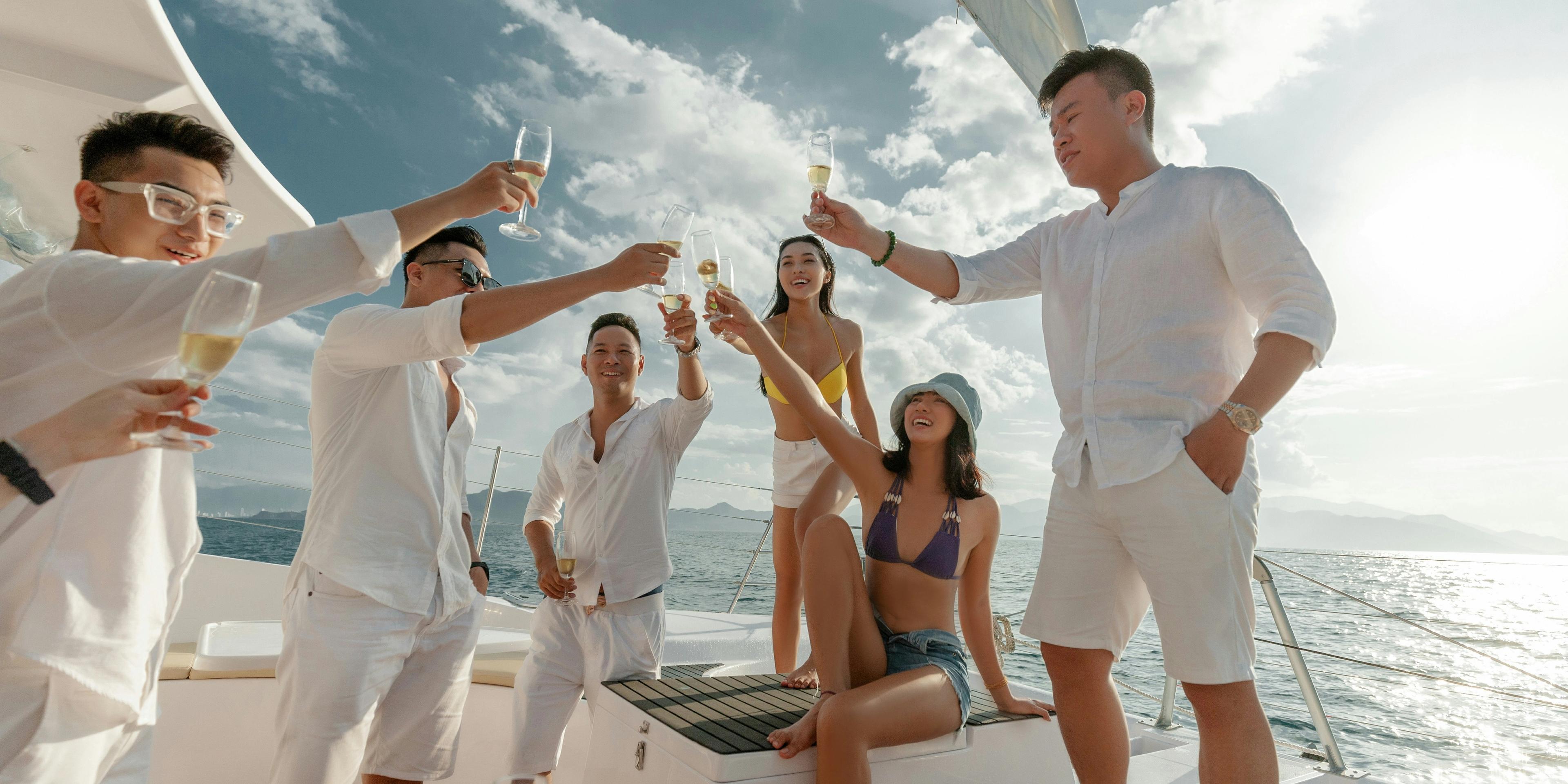 Hotels near Float Your Boat