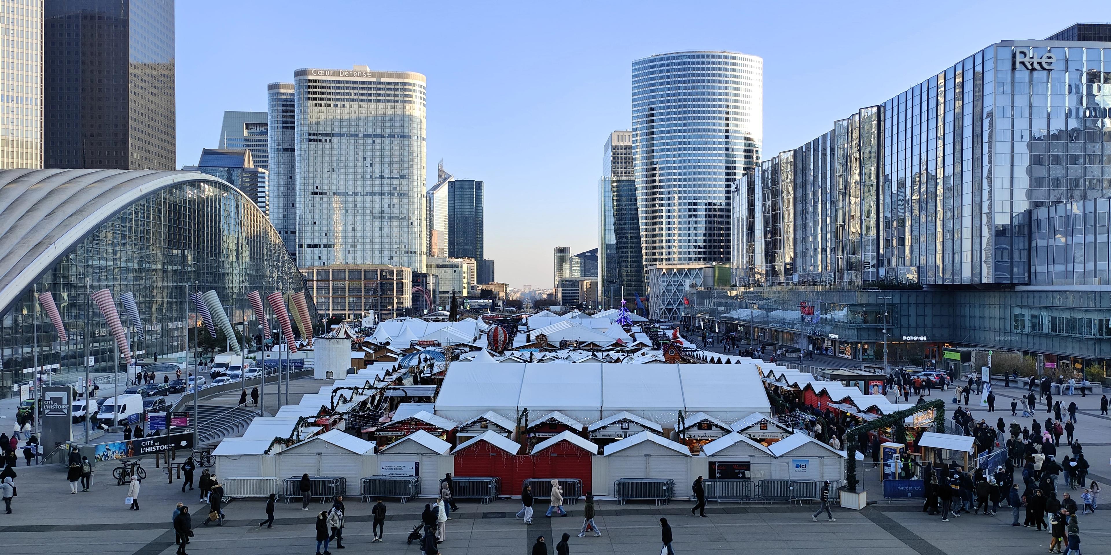 Hotels near La Défense Christmas Market