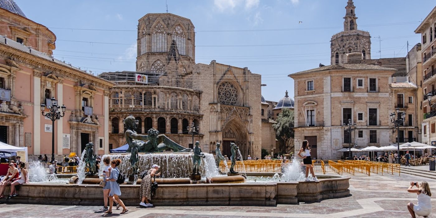 Hotels near Plaza de la Virgen