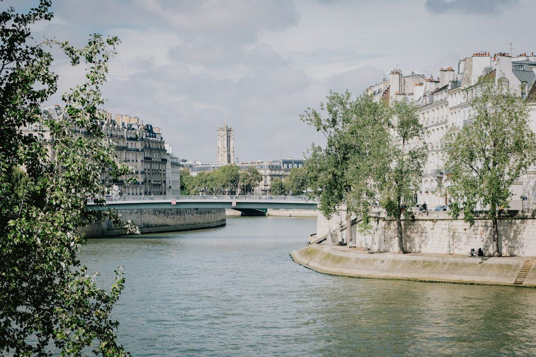 Ile Saint-Louis and the Seine Quays - The Best Autumn Walk in Paris