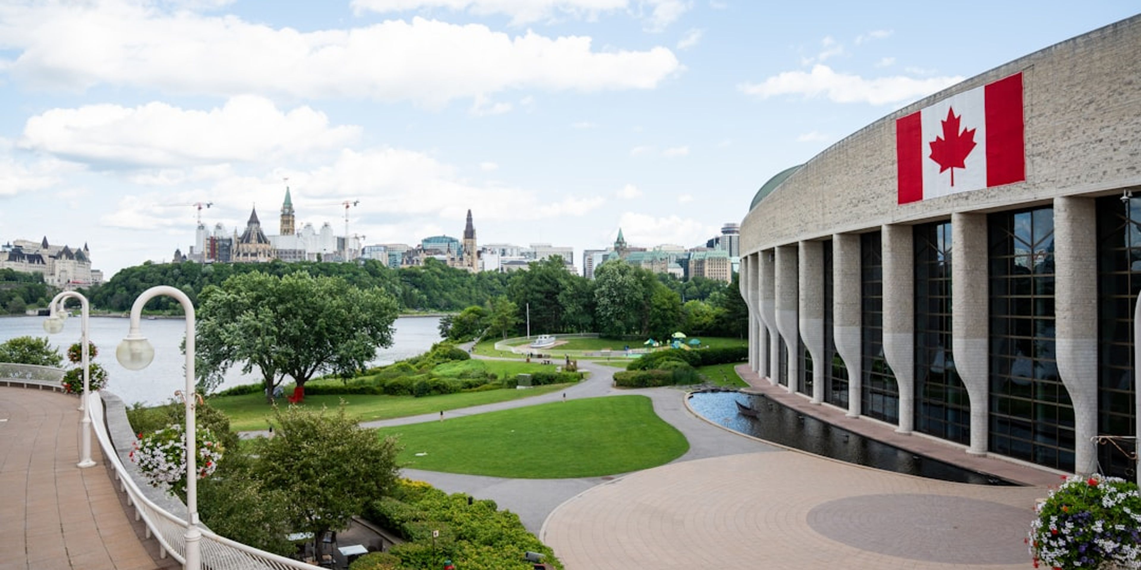 Hotels near National Gallery of Canada