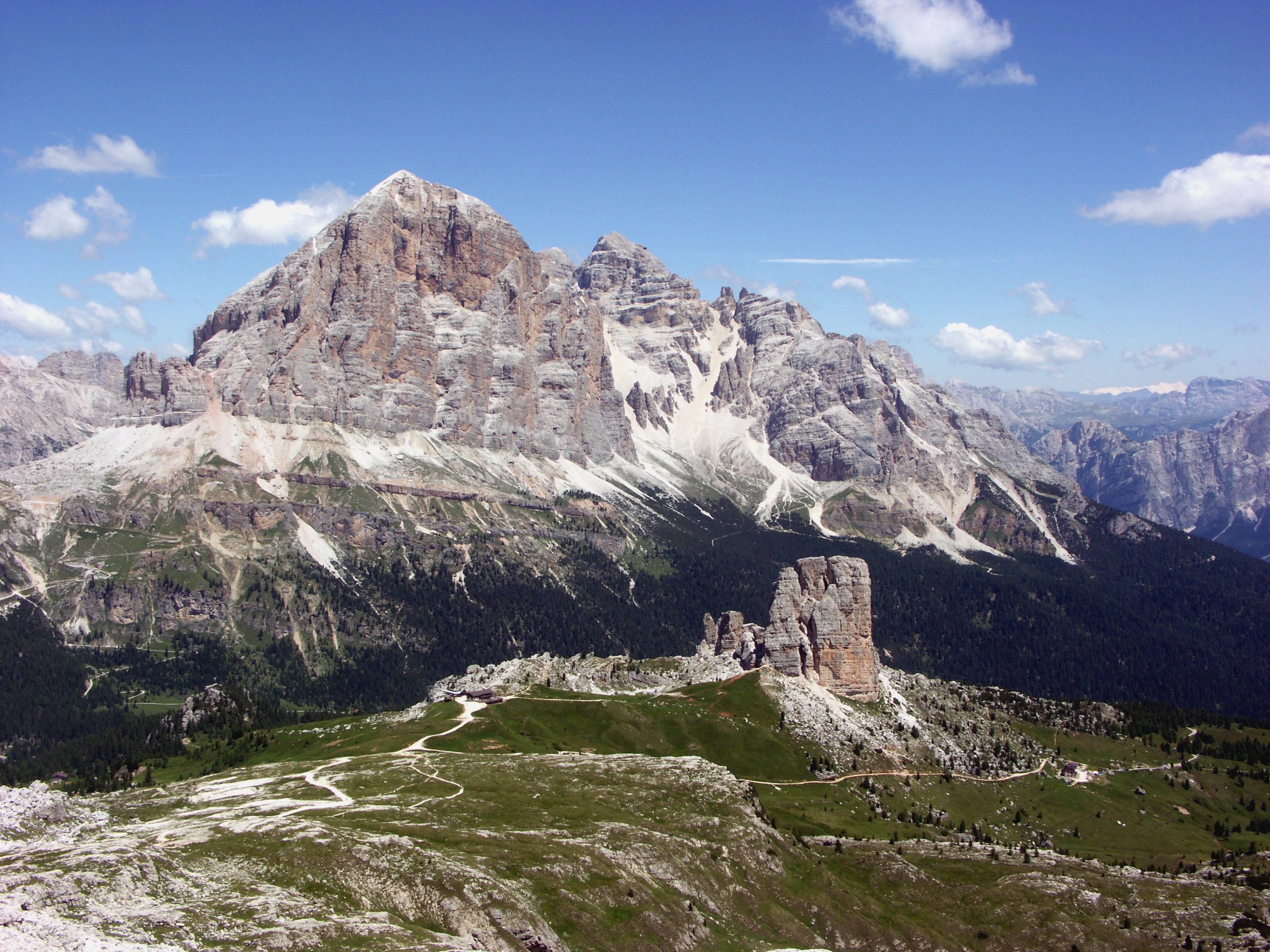 Tofana and the Freccia nel Cielo - Skiing the Olympia delle Tofane