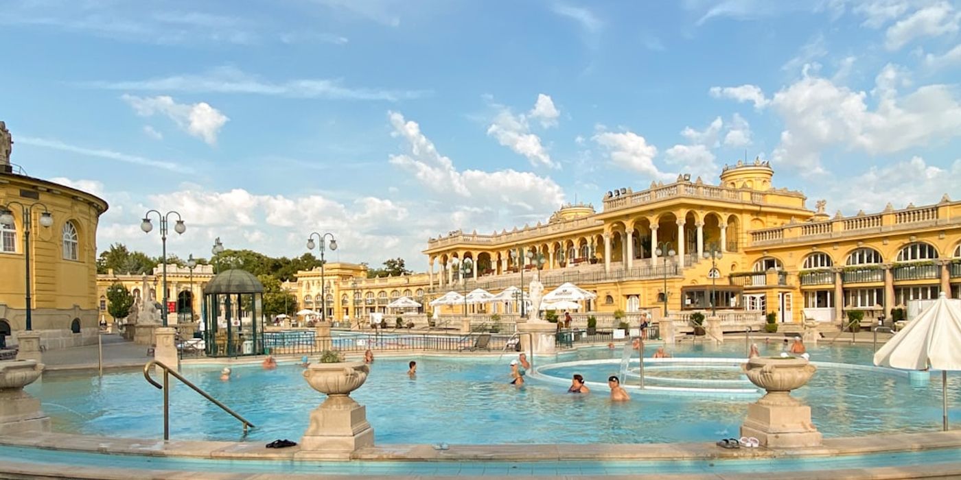 Hotels near Széchenyi Thermal Bath