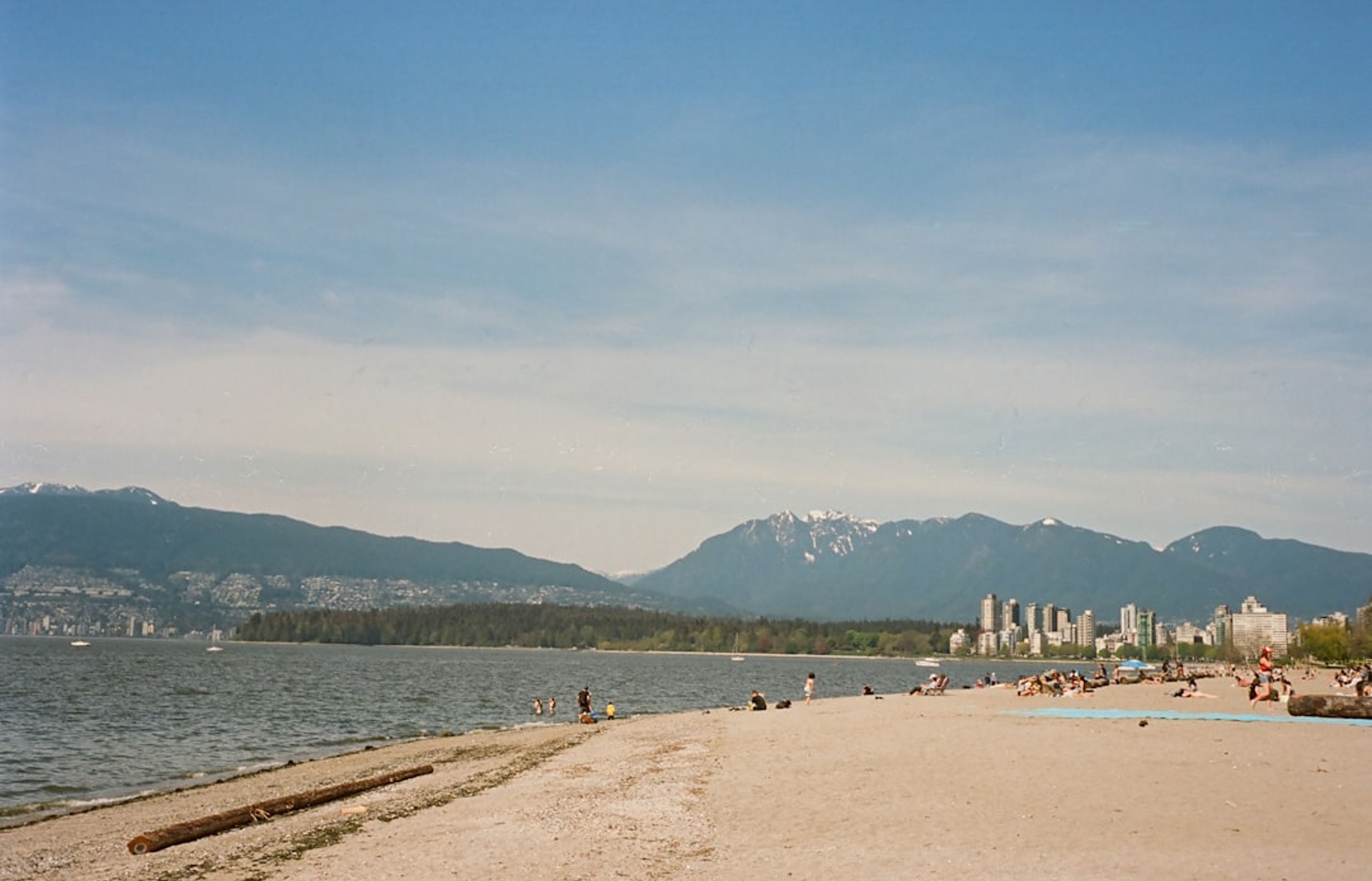 Kitsilano Beach - Mountain Views and Beach Volleyball