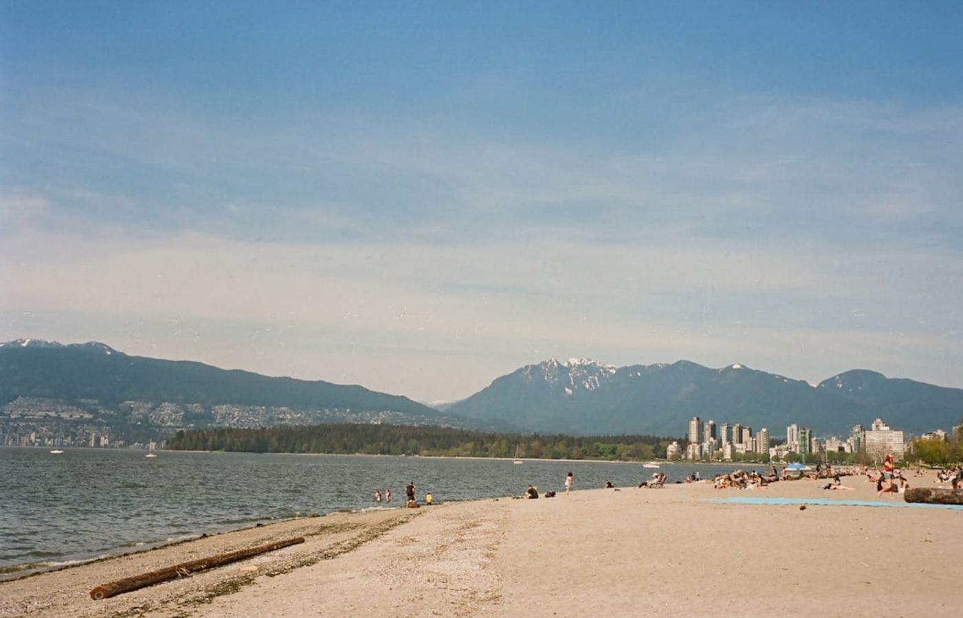 Kitsilano Beach - Mountain Views and Beach Volleyball