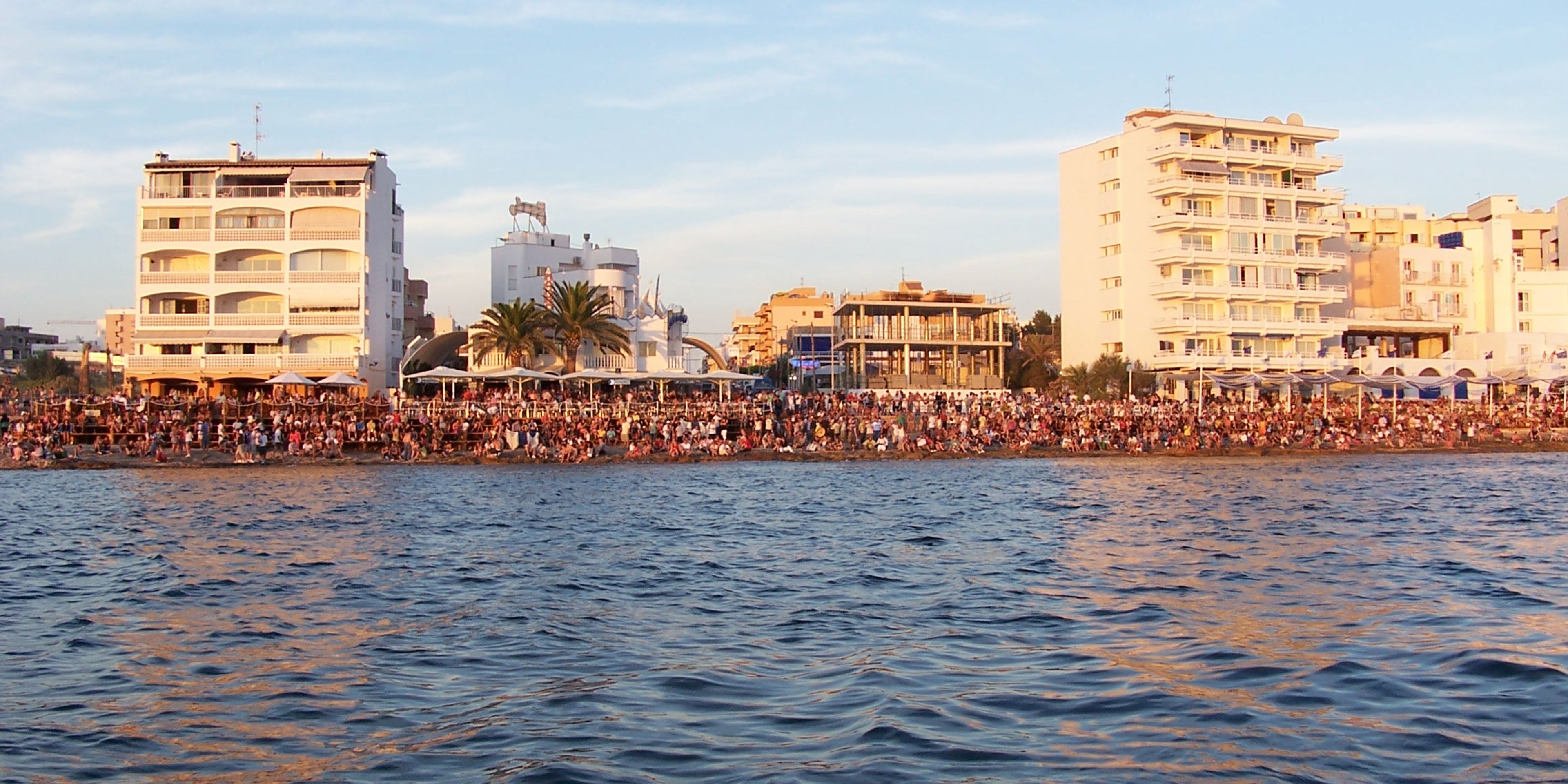 Hotels near Cafe Mambo