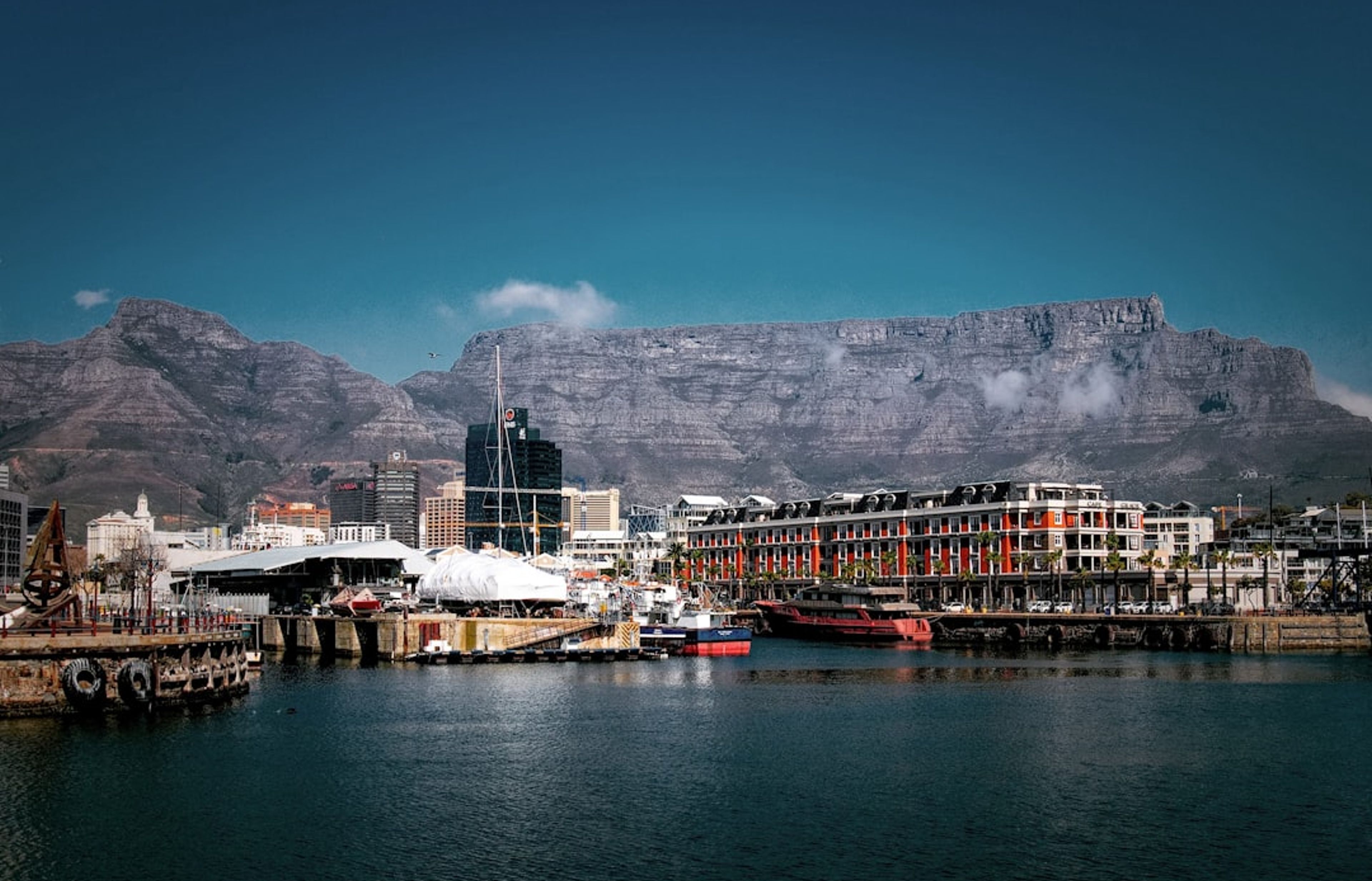 V&A Waterfront - Cape Town's Shopping and Dining Hub