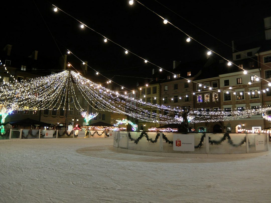 Old Town Market Square Ice Rink - Skating Around the Mermaid